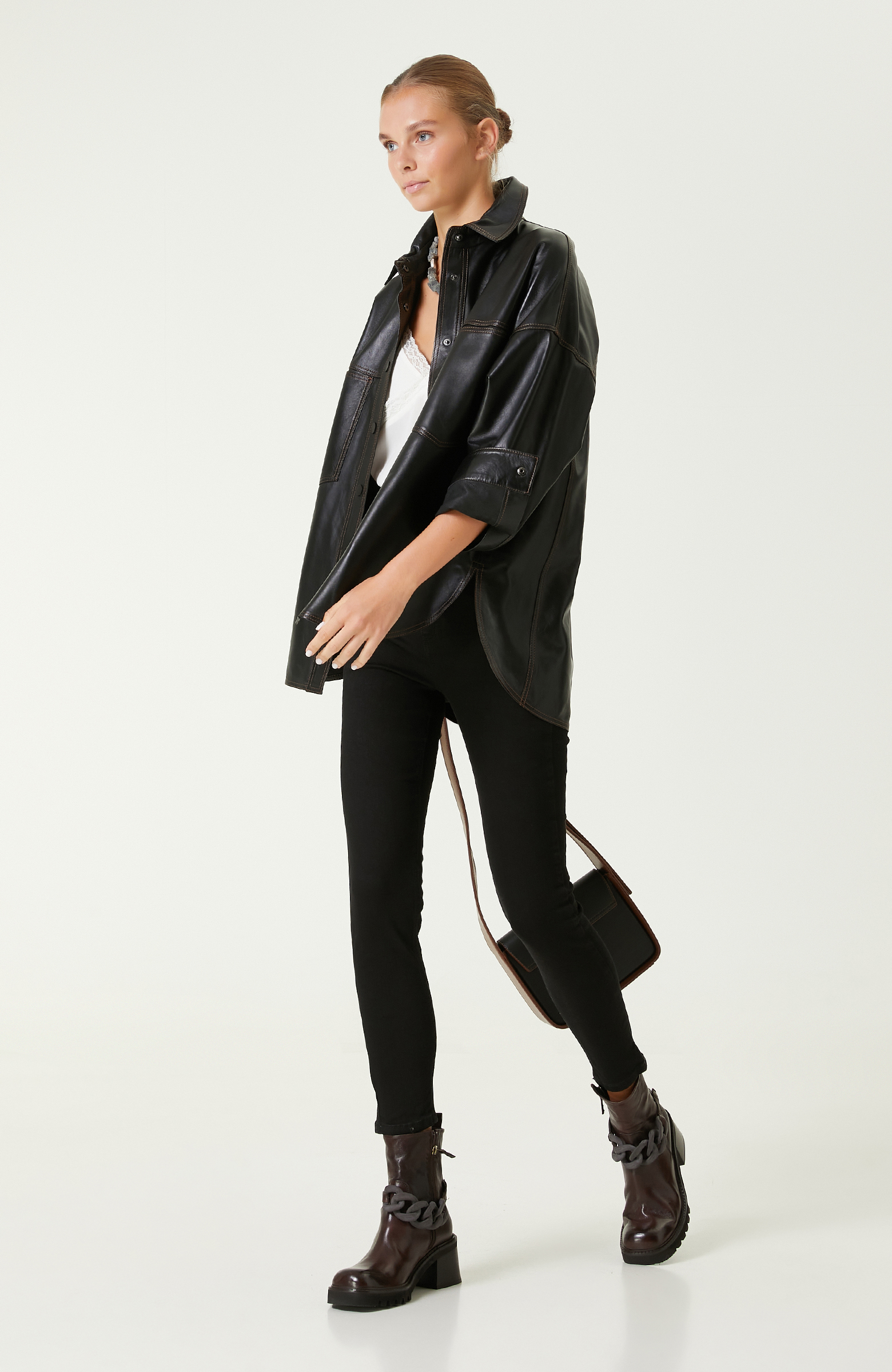 Siyah Çıt Çıt Kapamalı Deri Gömlek