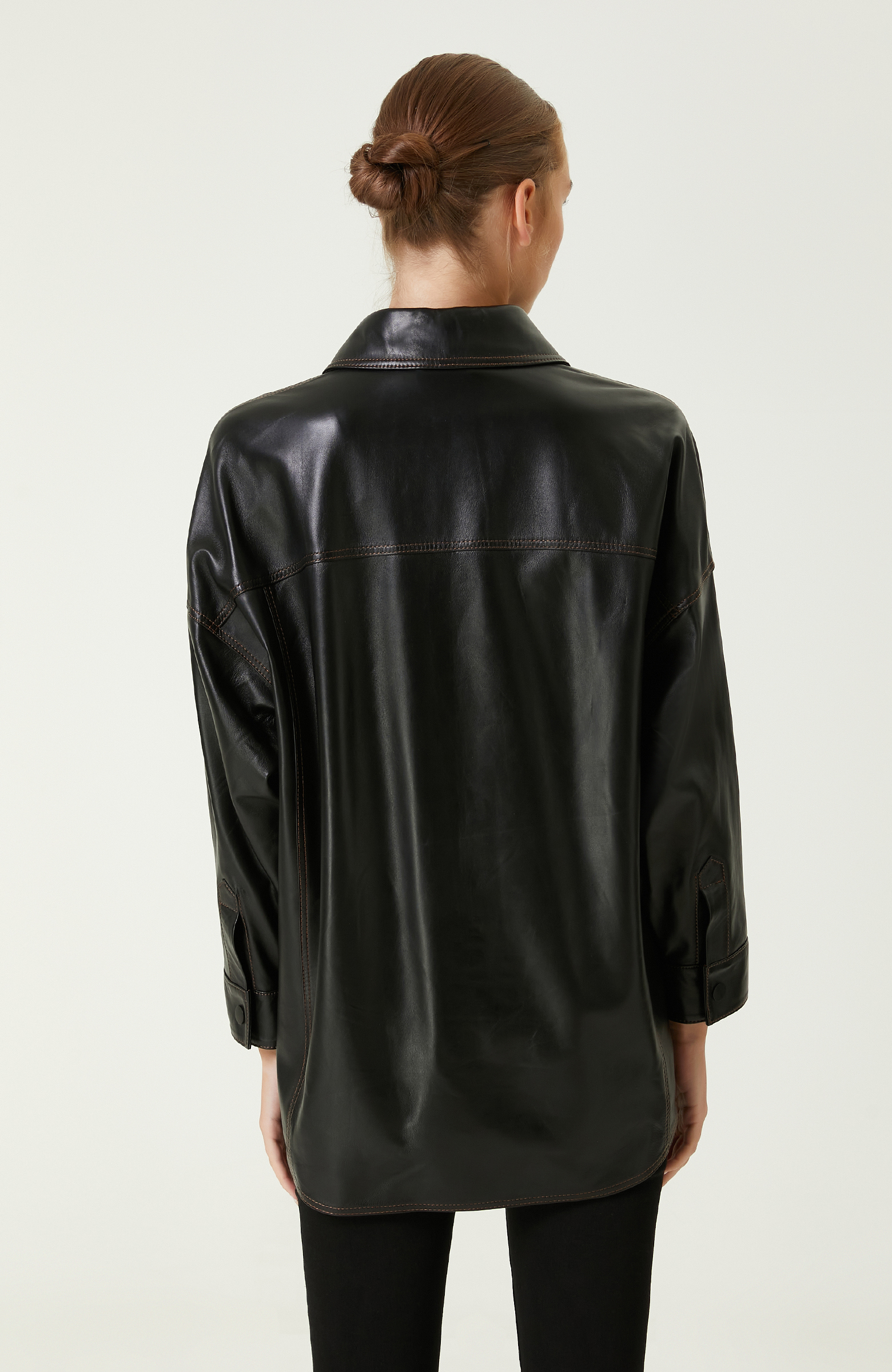 Siyah Çıt Çıt Kapamalı Deri Gömlek