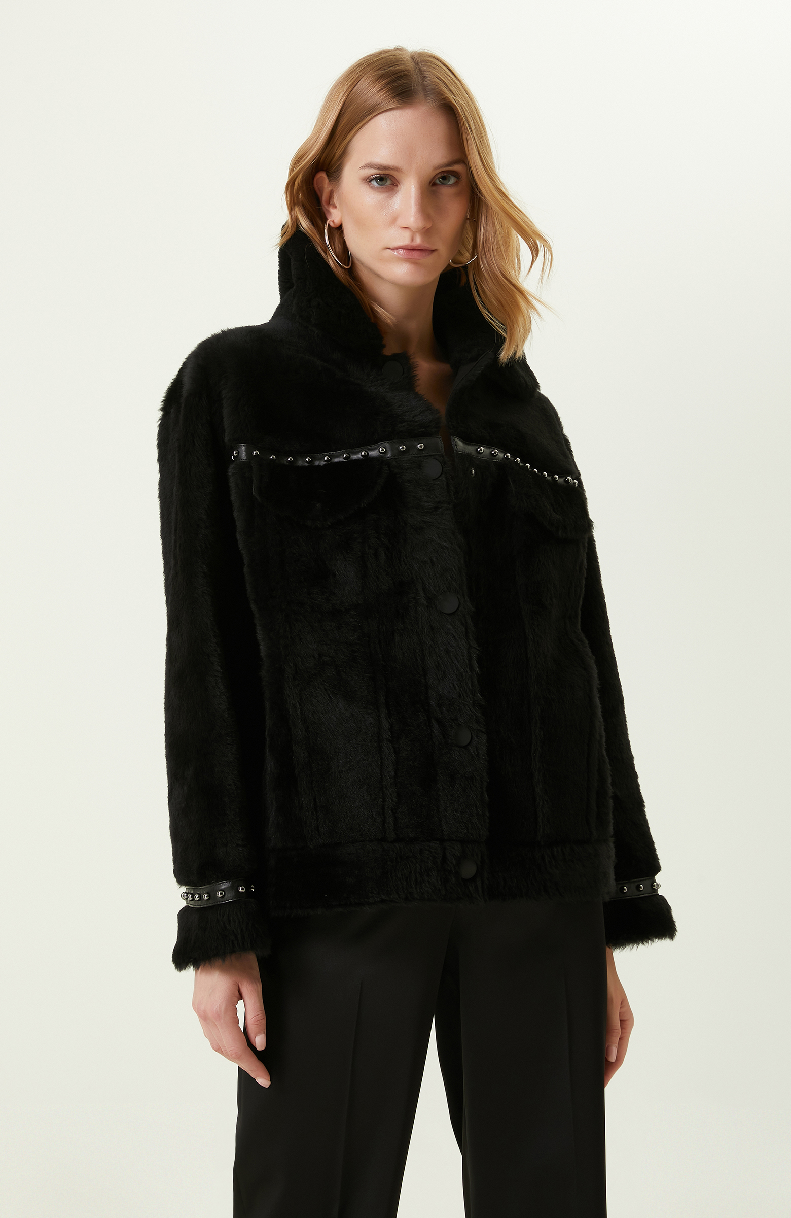 Siyah Kürklü Deri Kaban