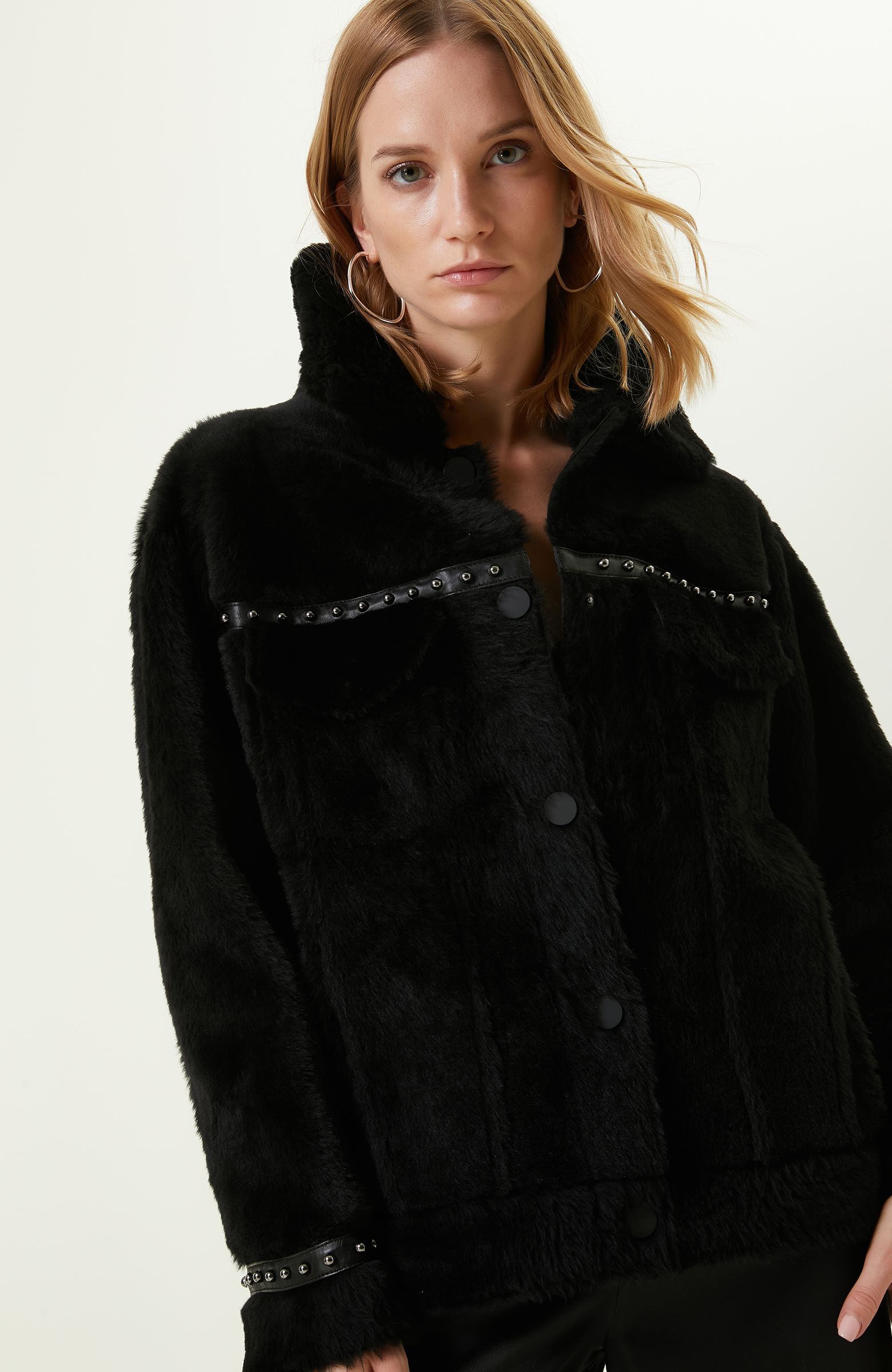 Siyah Kürklü Deri Kaban