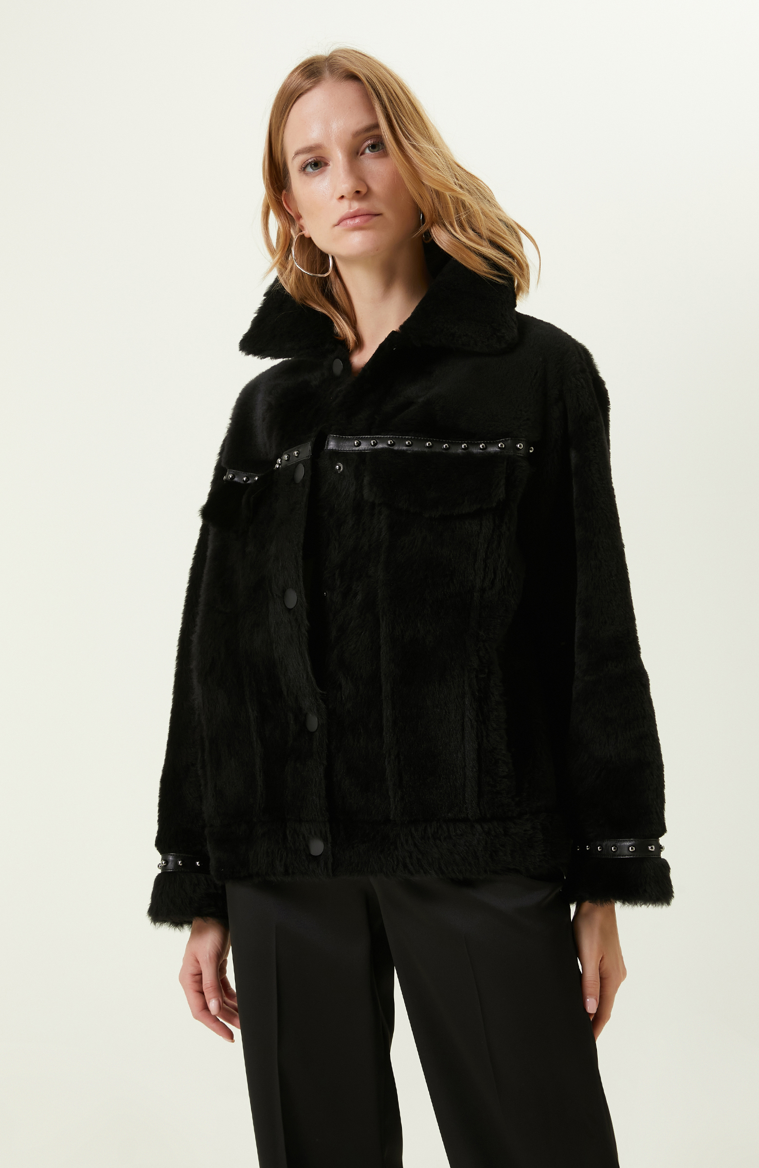 Siyah Kürklü Deri Kaban