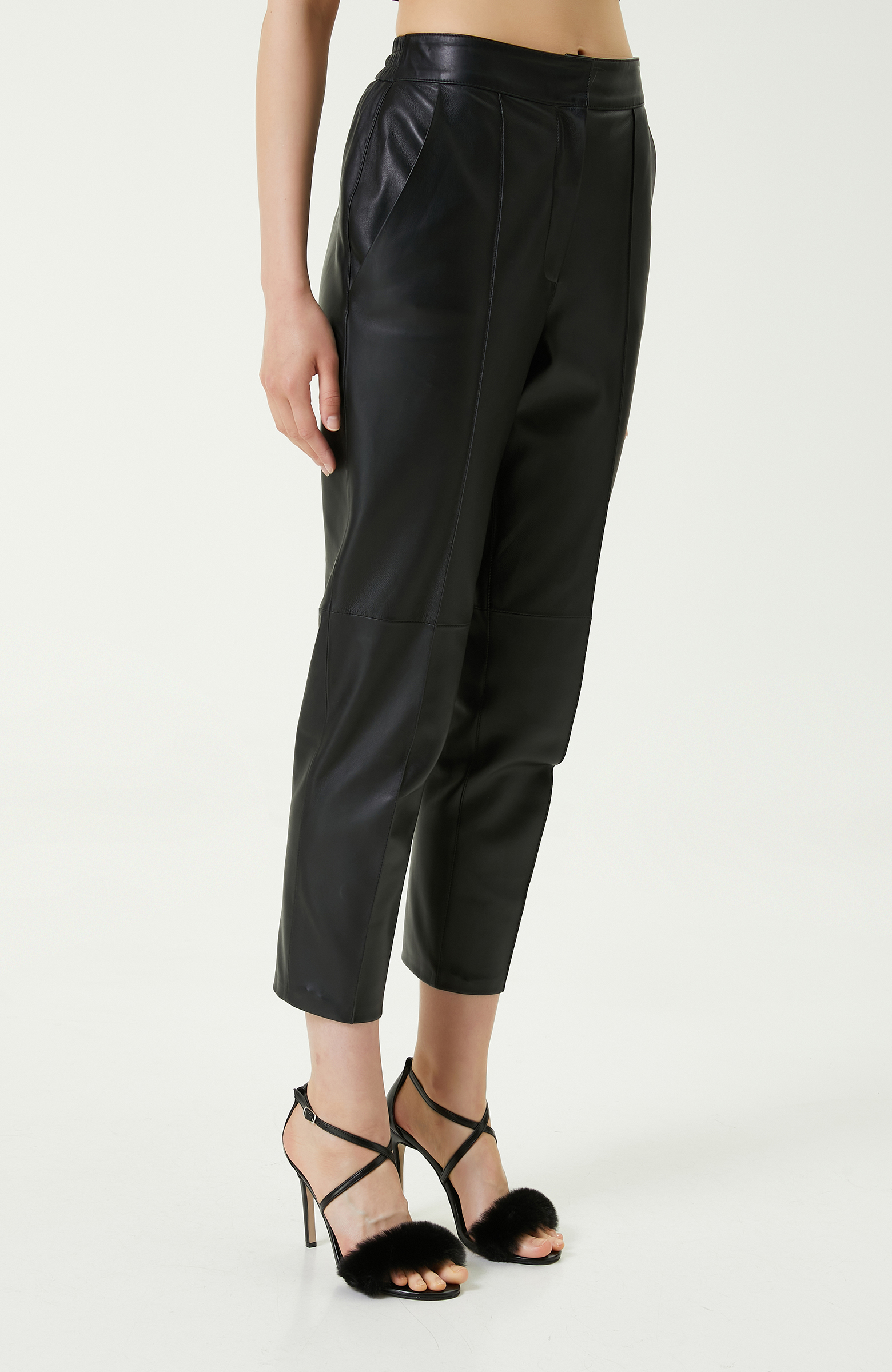 Kemeri Lastik Detaylı Siyah Deri Pantolon