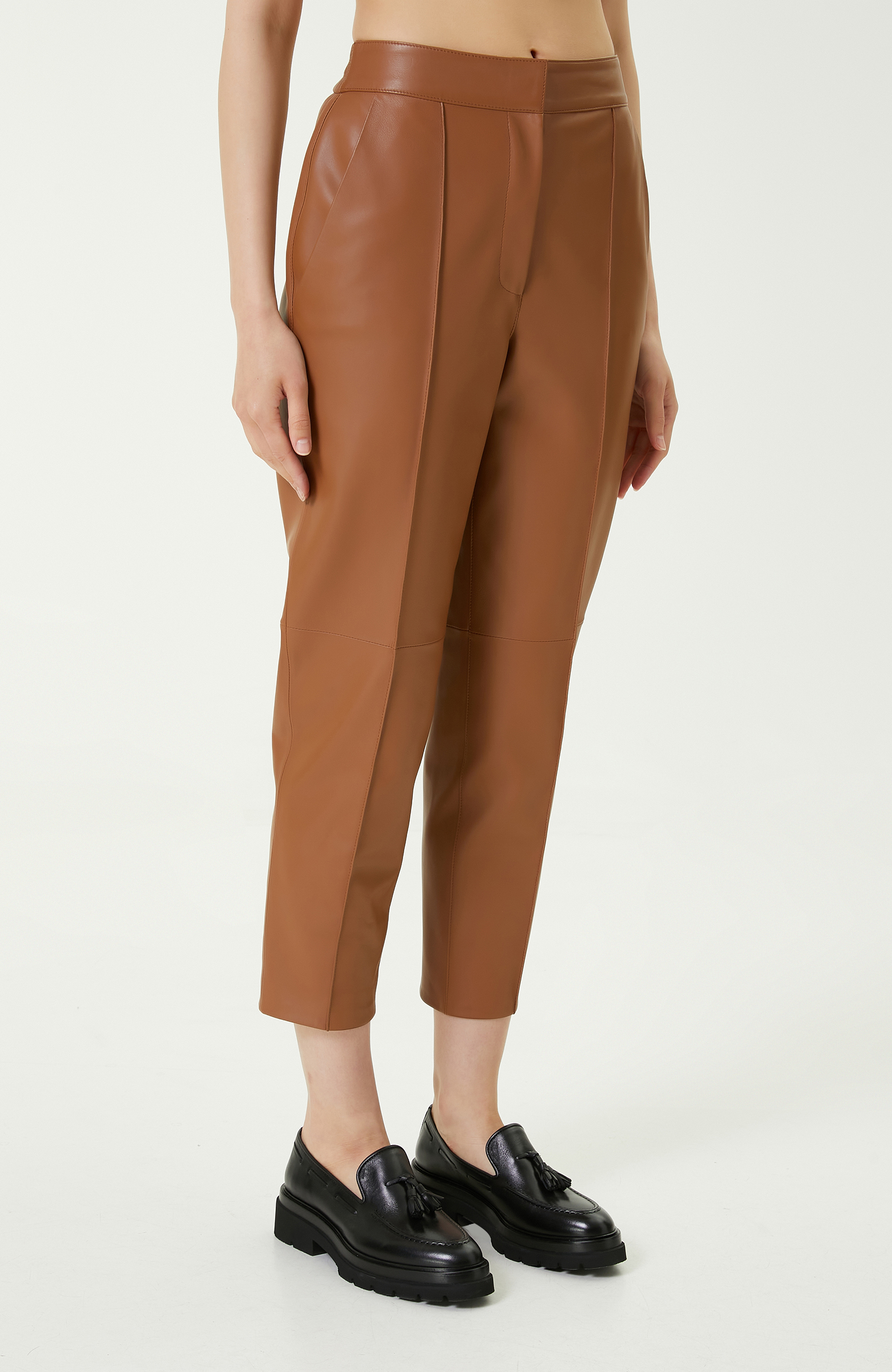 Kemeri Lastik Detaylı Camel Deri Pantolon