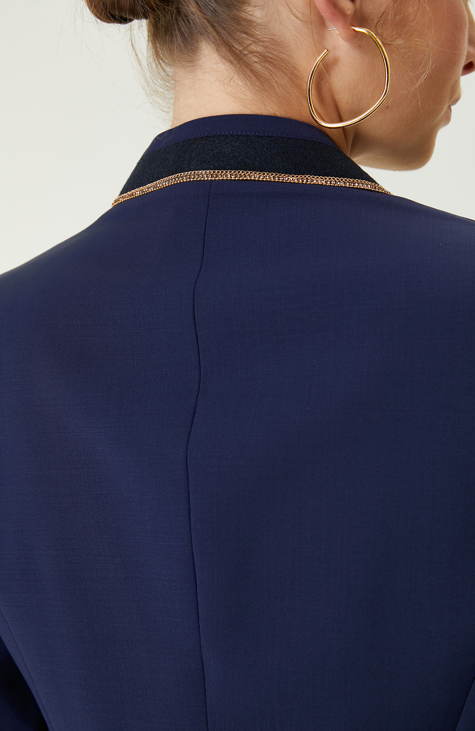 Lacivert Yakası Aksesuarlı Ceket