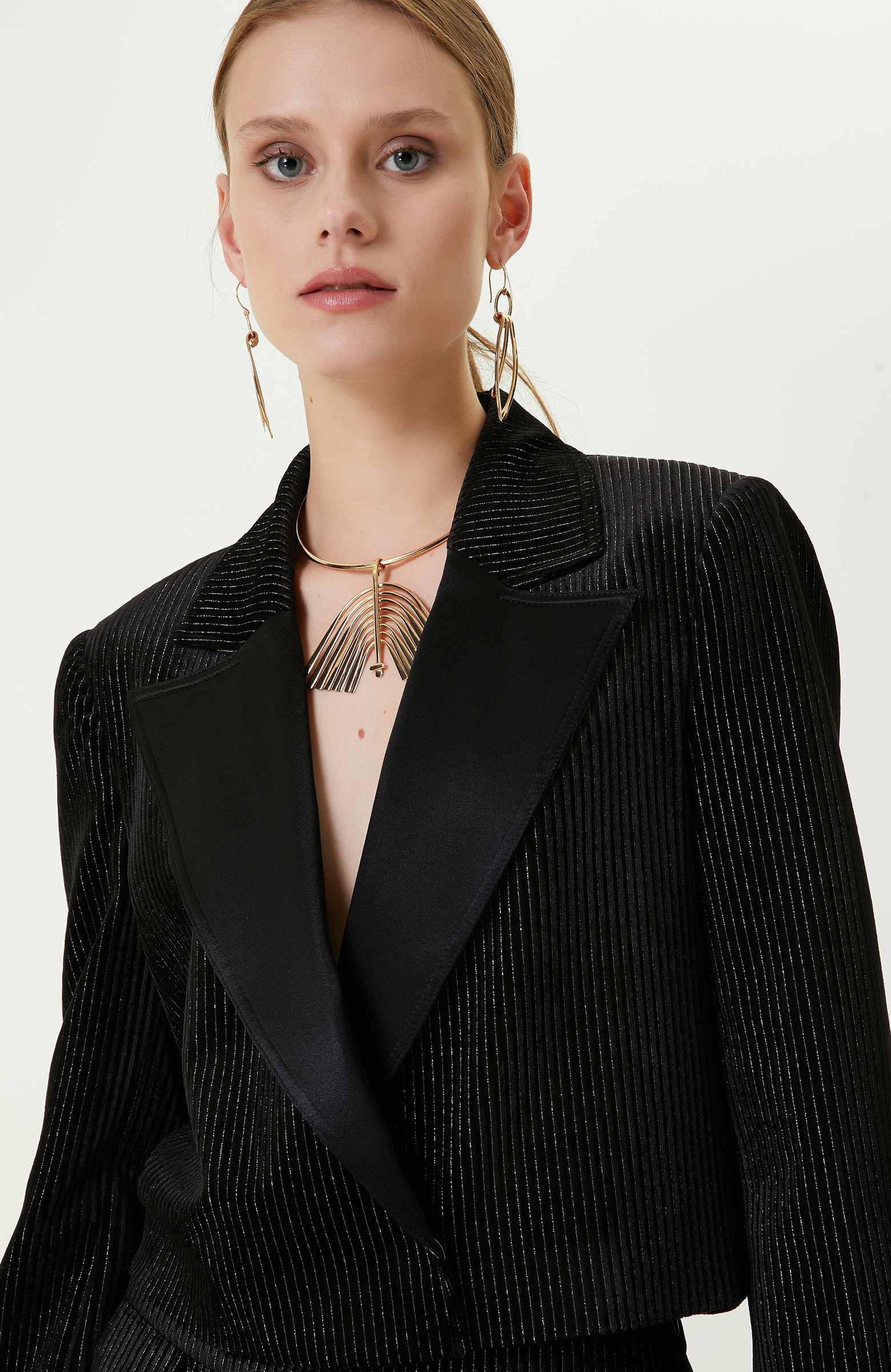 Kadife Siyah Crop Blazer Ceket