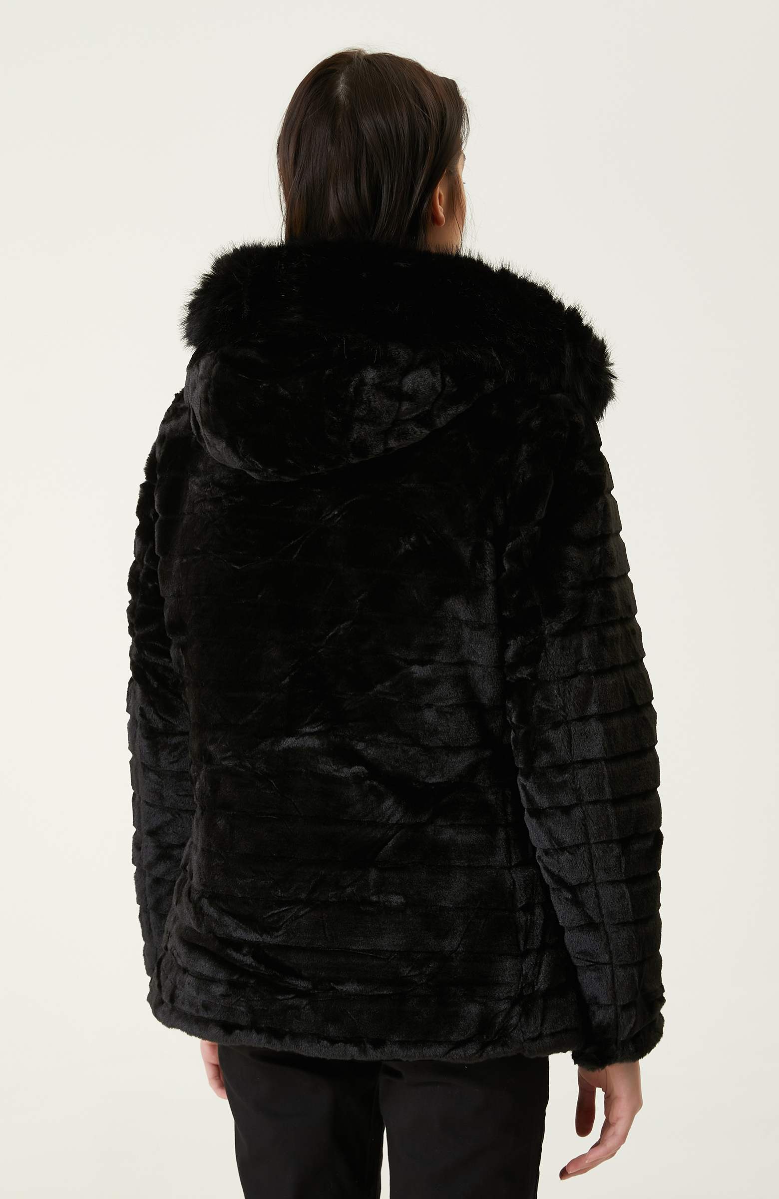 Siyah Kapüşonlu Mont