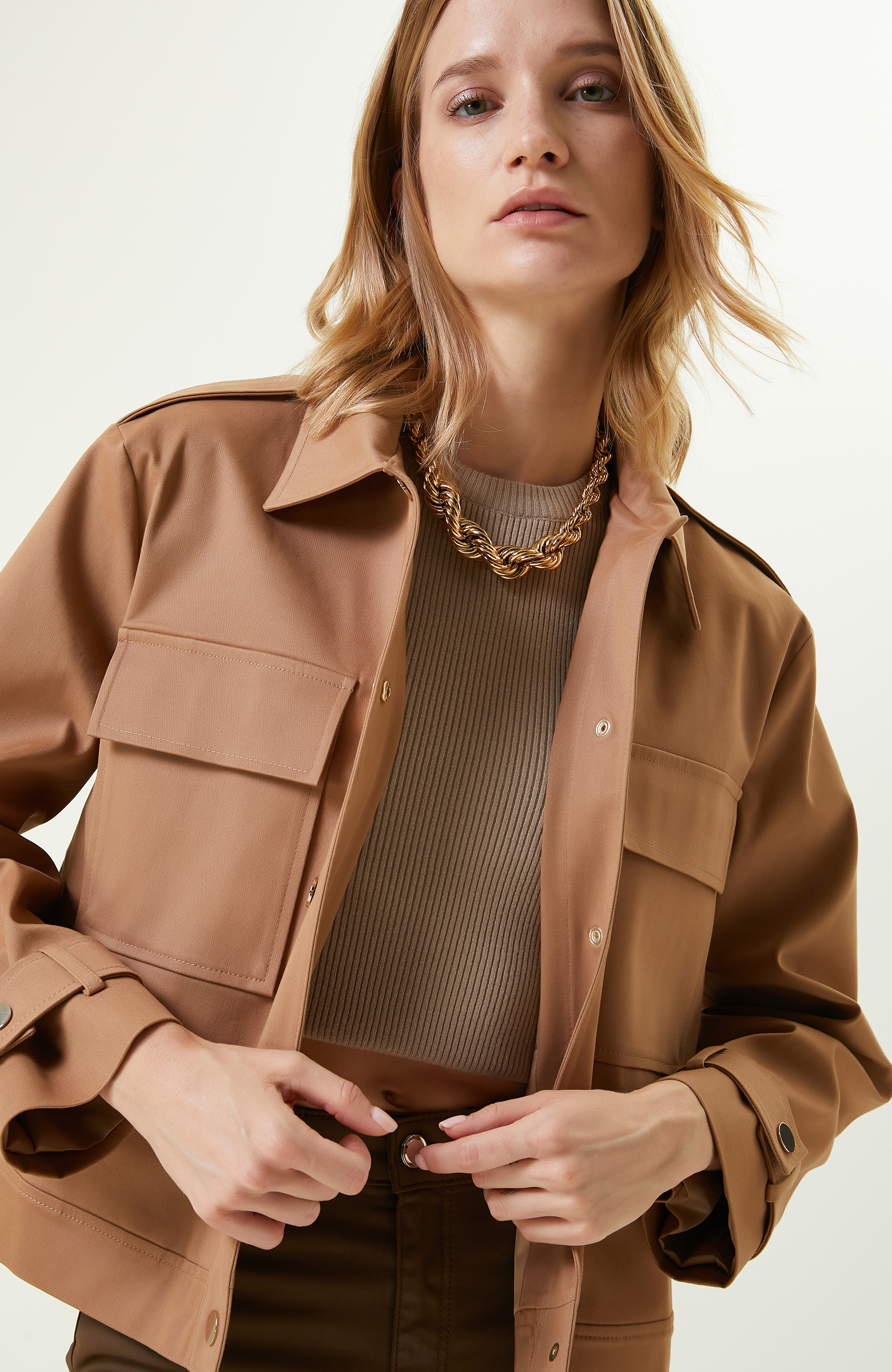 Bej Omuzda Apoletli Mont