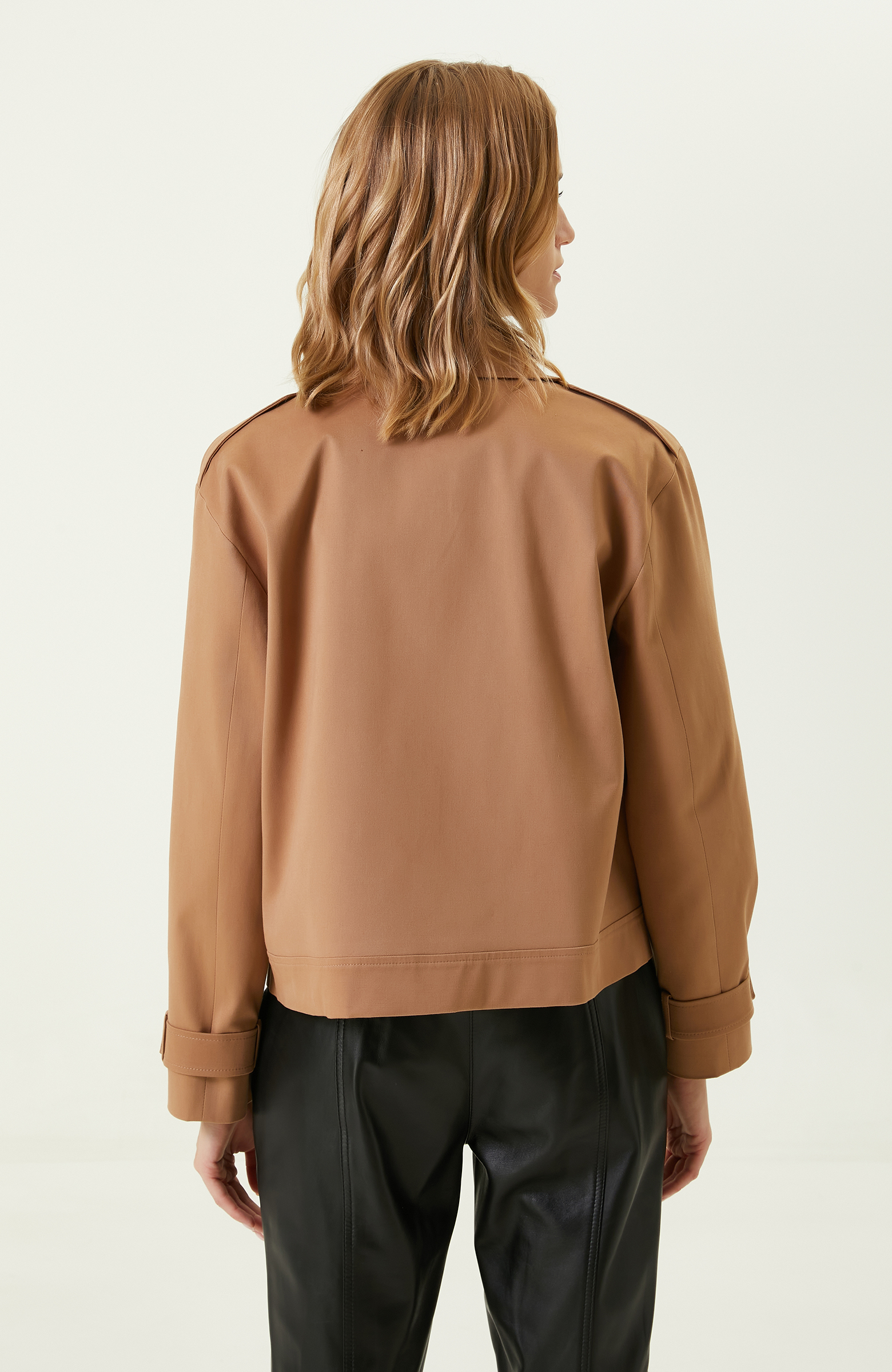 Bej Omuzda Apoletli Mont