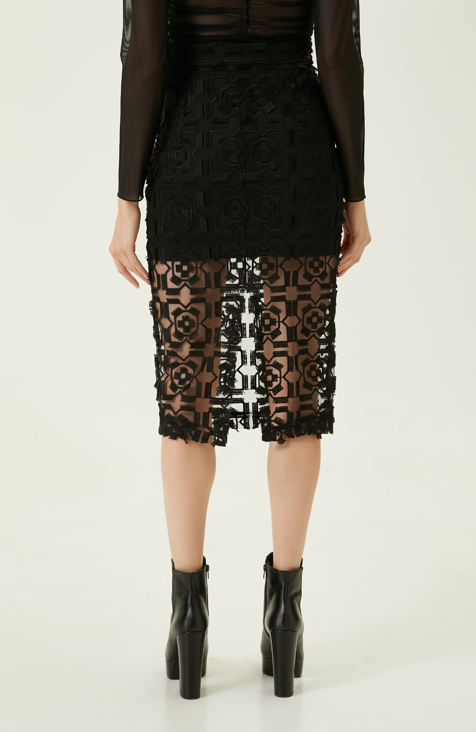 Siyah Güpürlü Kalem Etek