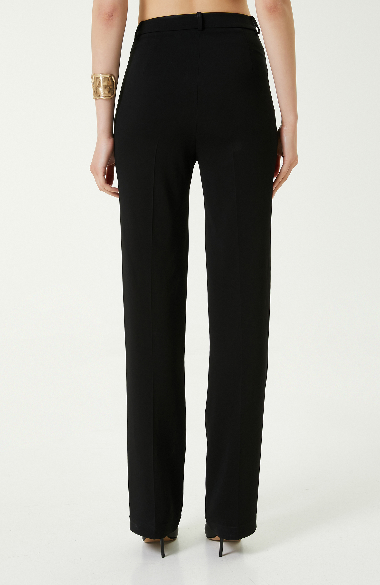 Dikiş Detaylı Bol Paça Siyah Pantolon