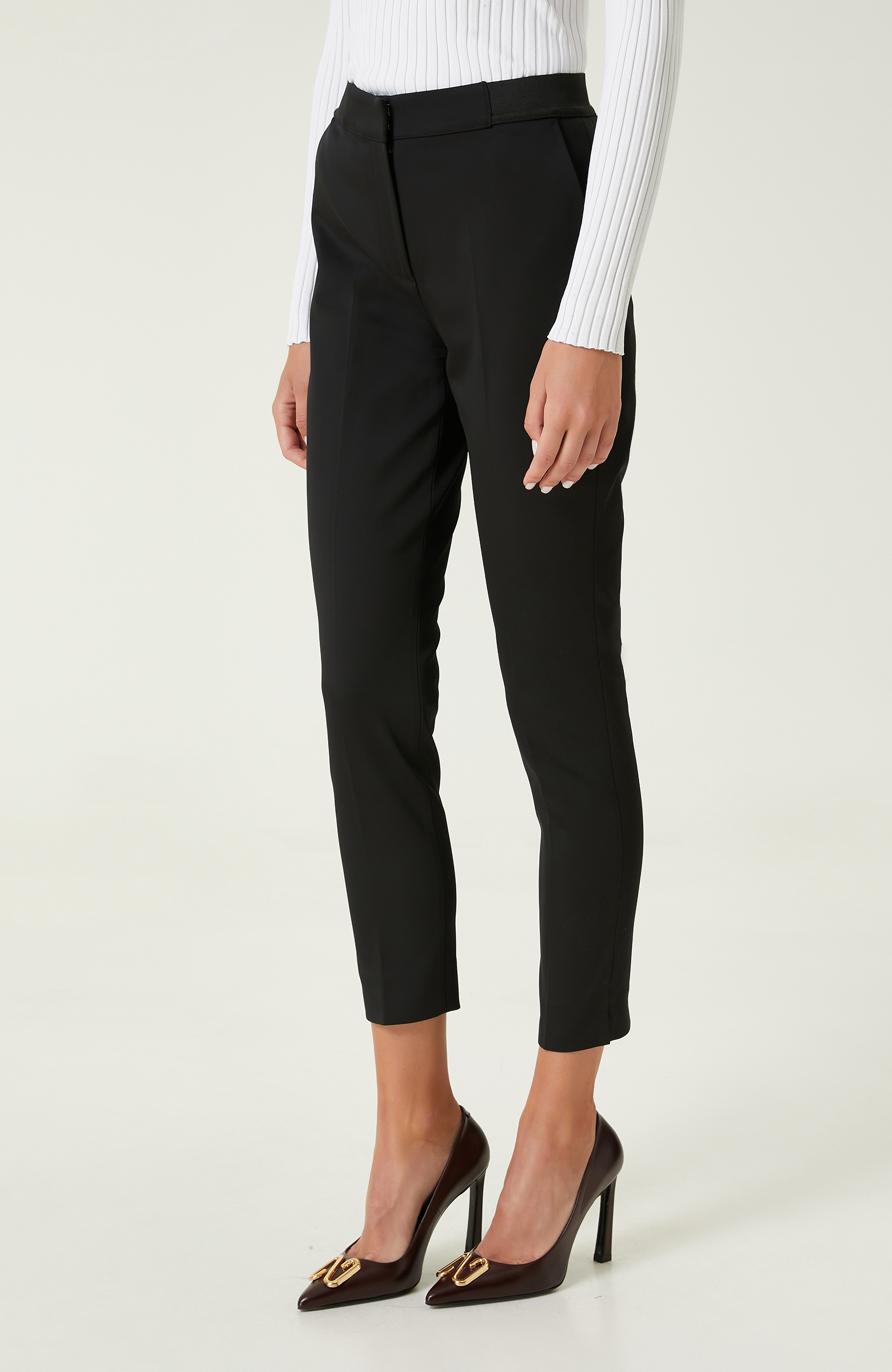 Siyah Kemeri Lastik Detaylı Pantolon