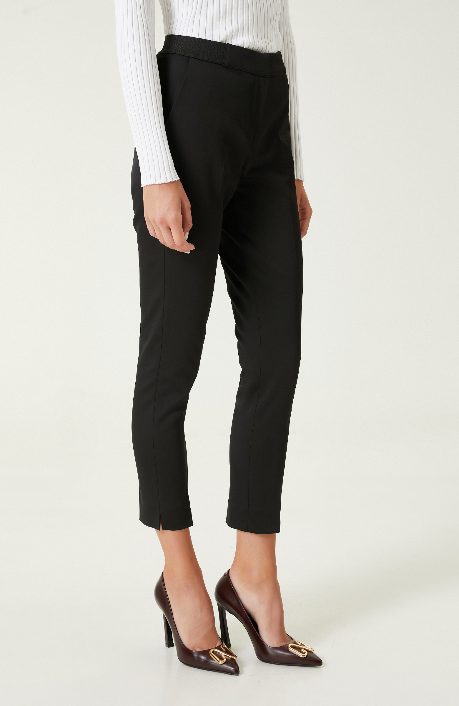 Siyah Kemeri Lastik Detaylı Pantolon