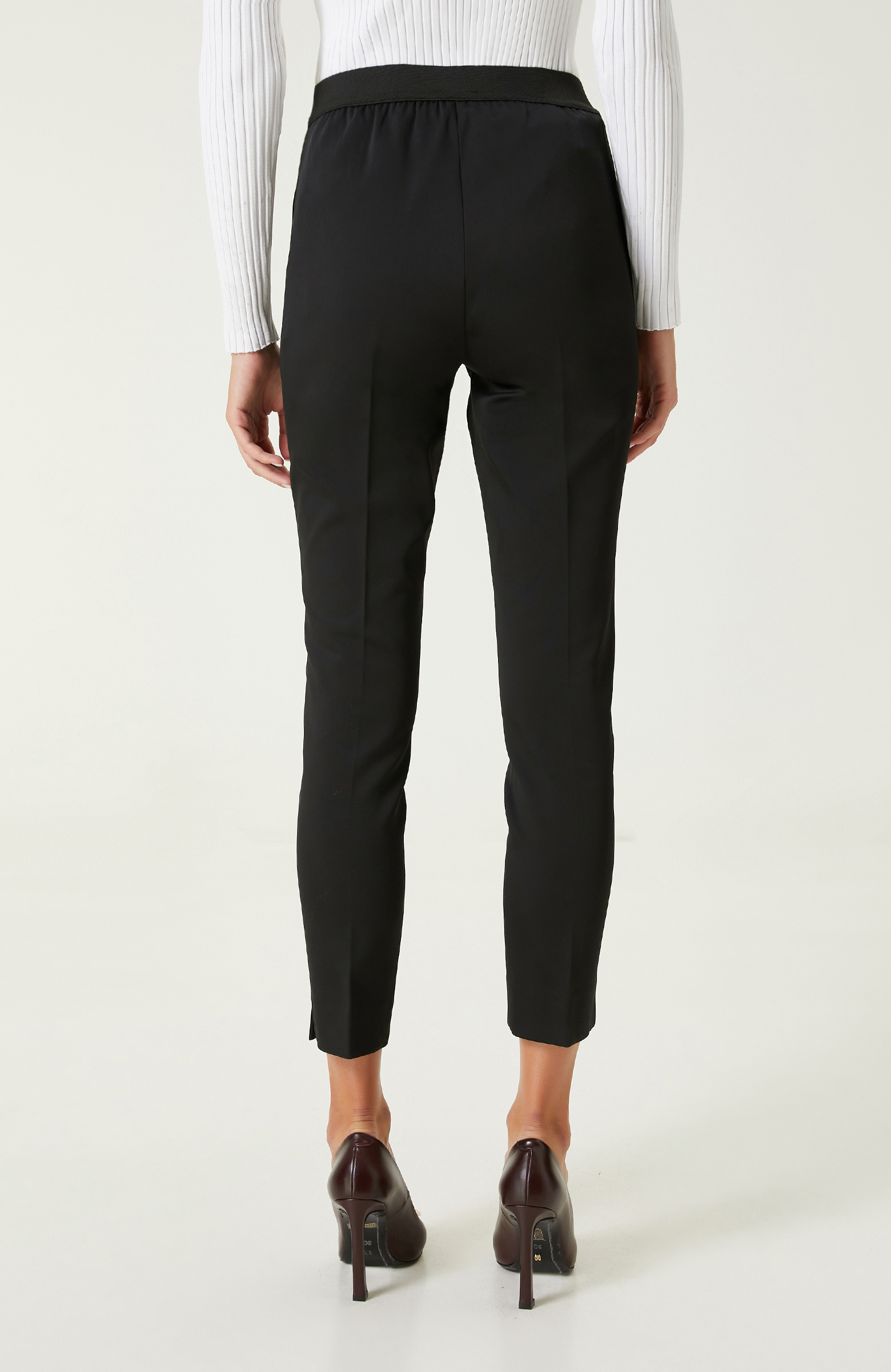 Siyah Kemeri Lastik Detaylı Pantolon