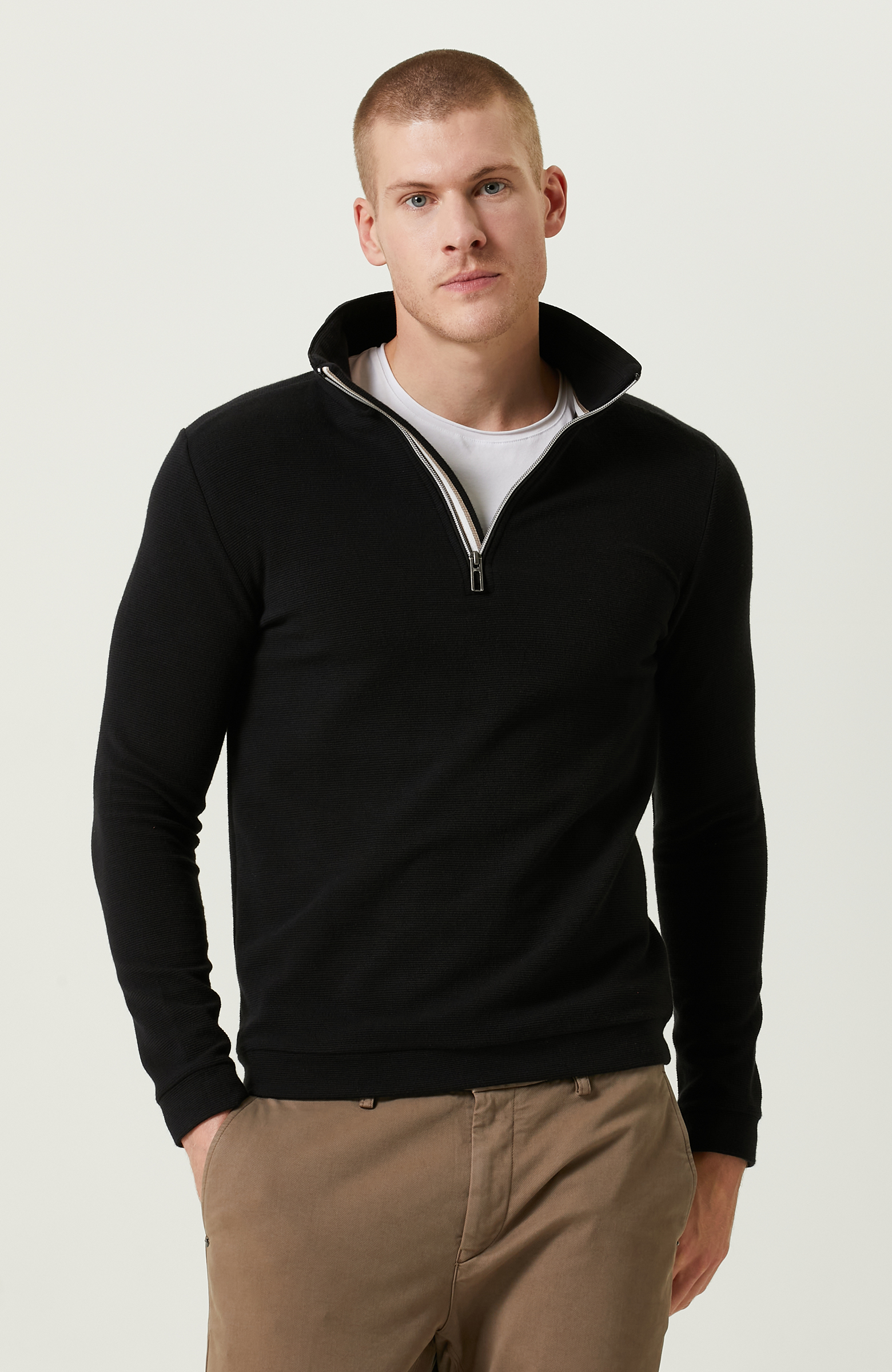 Siyah Dik Yaka Uzun Kollu Sweatshirt