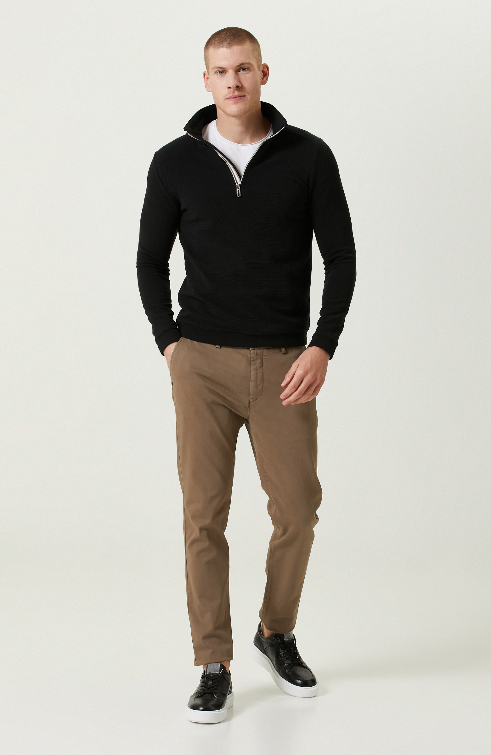 Siyah Dik Yaka Uzun Kollu Sweatshirt