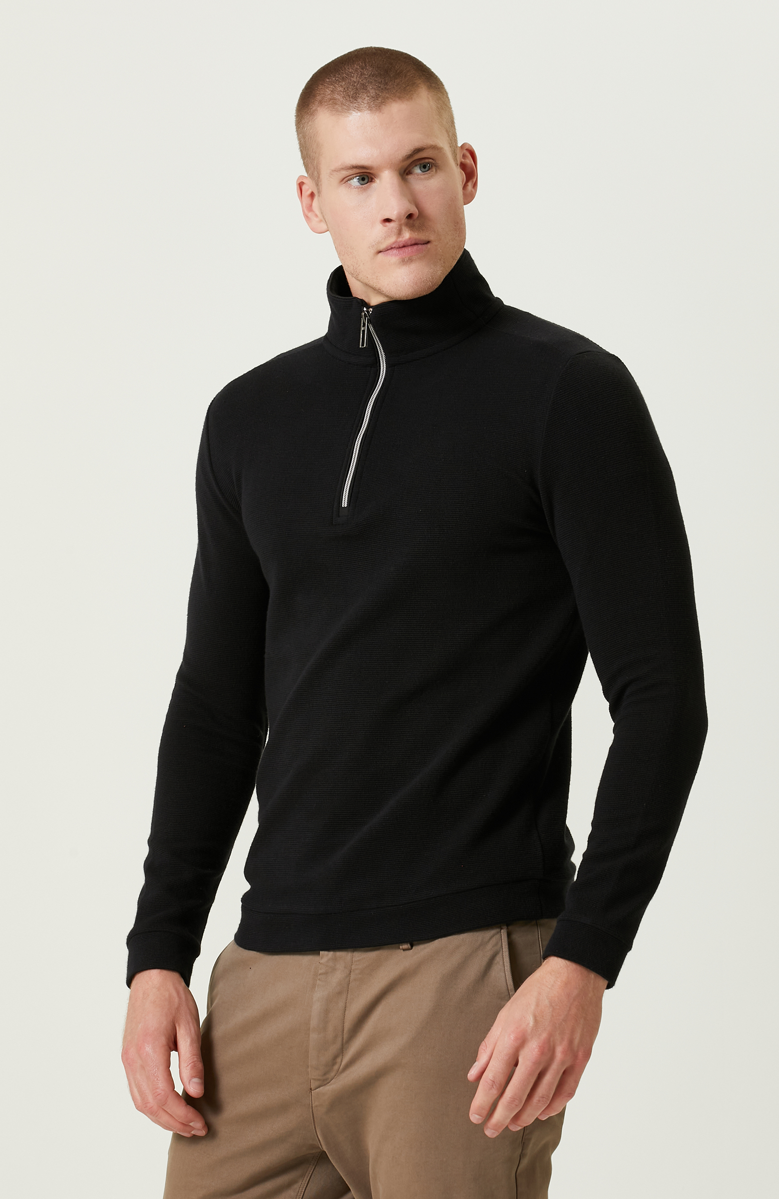 Siyah Dik Yaka Uzun Kollu Sweatshirt