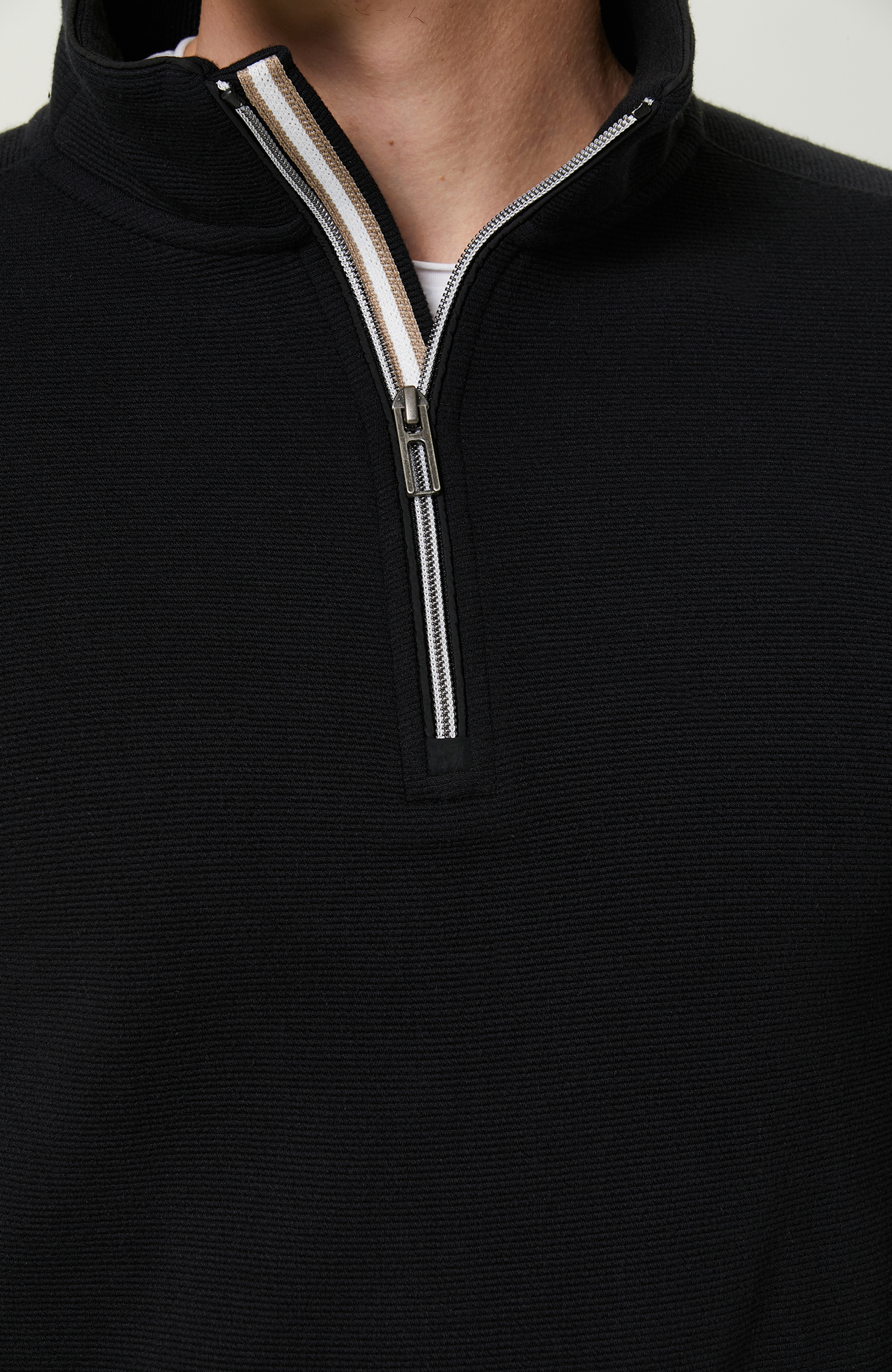 Siyah Dik Yaka Uzun Kollu Sweatshirt