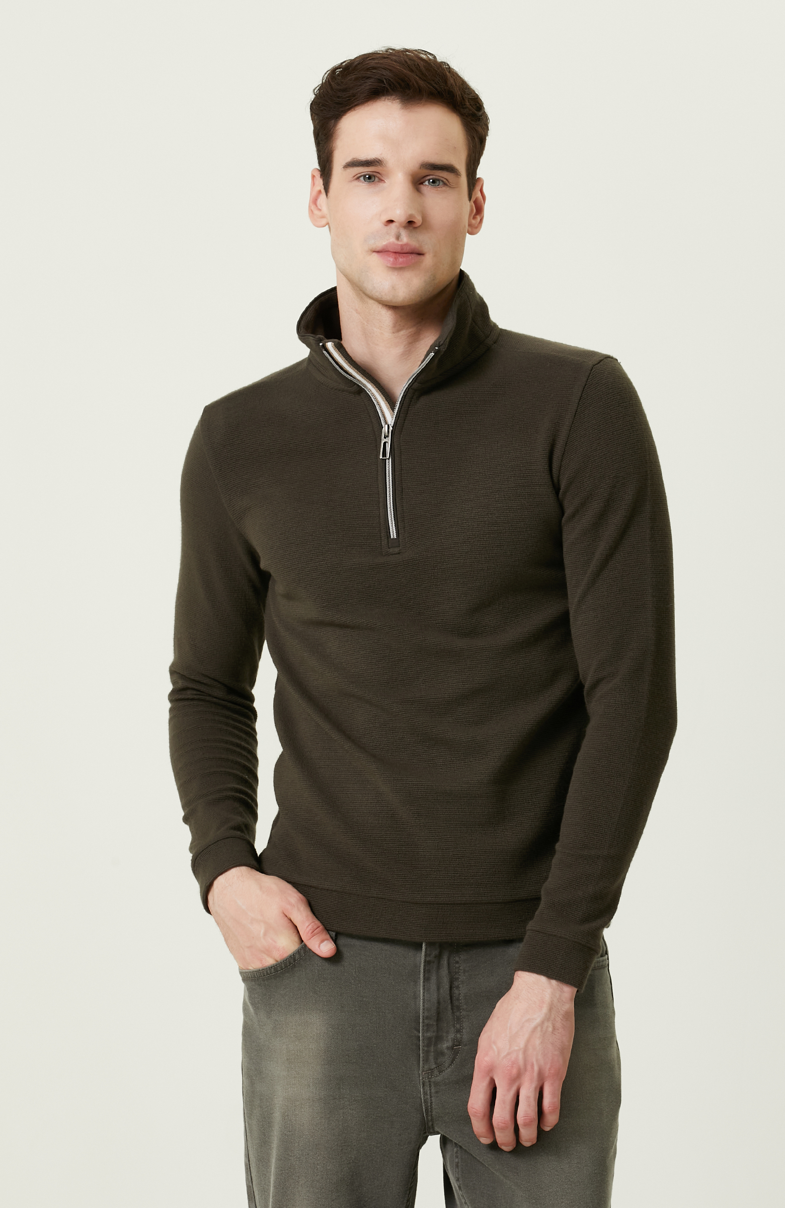 Fermuarlı Haki Dik Yaka Sweatshirt