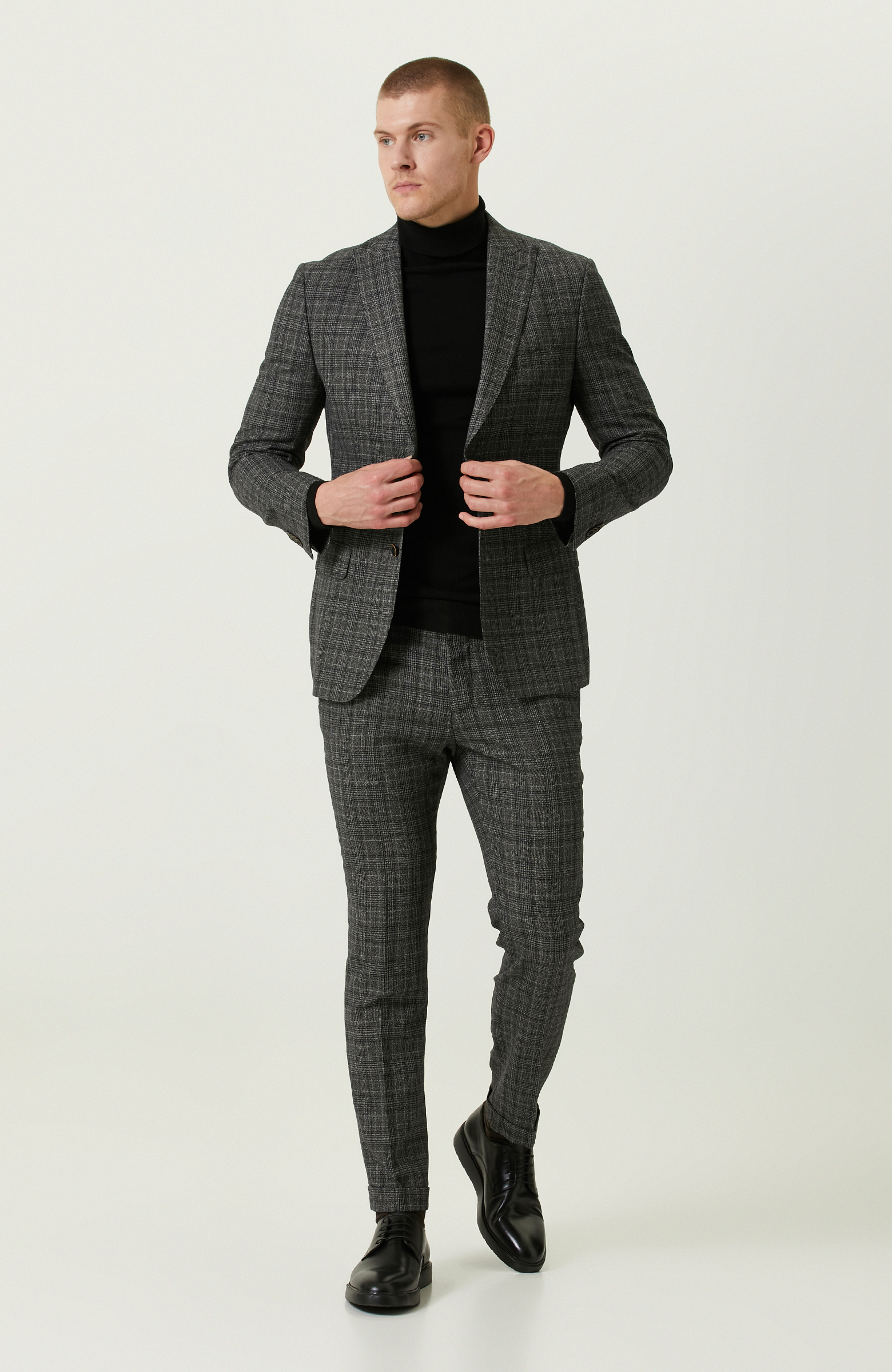 Siyah Balıkçı Yaka Triko Kazak