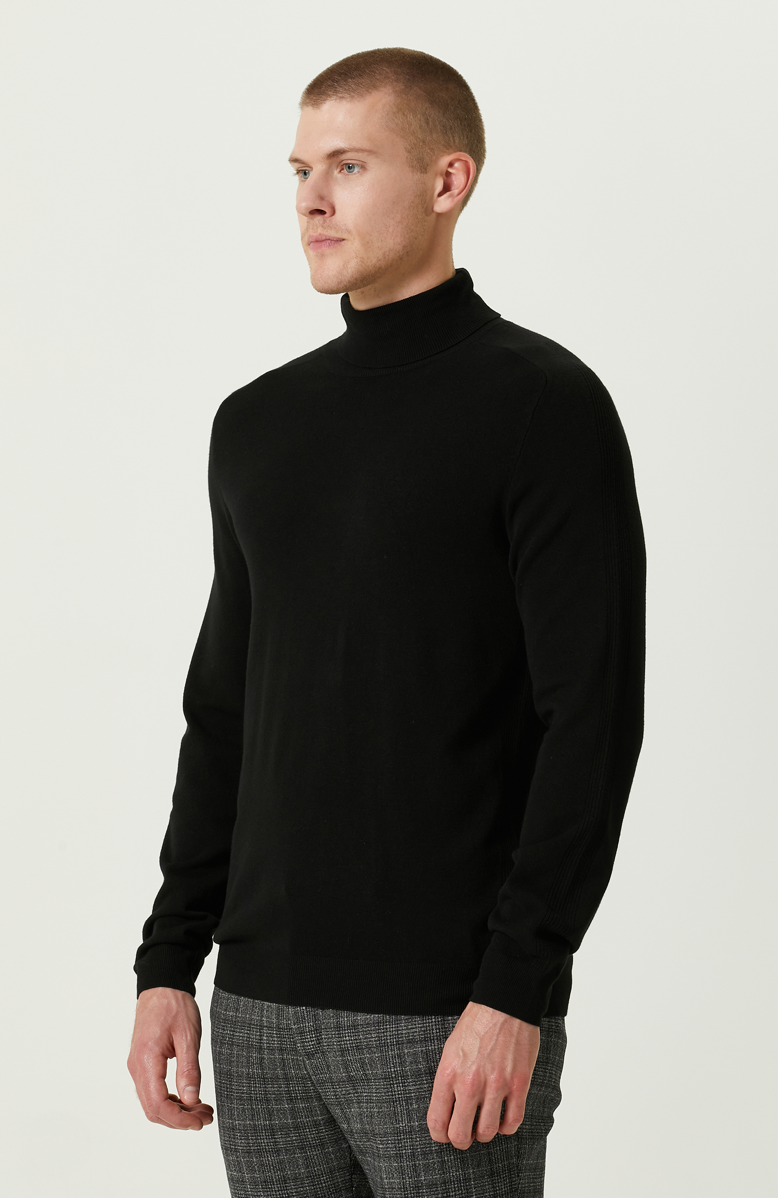 Siyah Balıkçı Yaka Triko Kazak