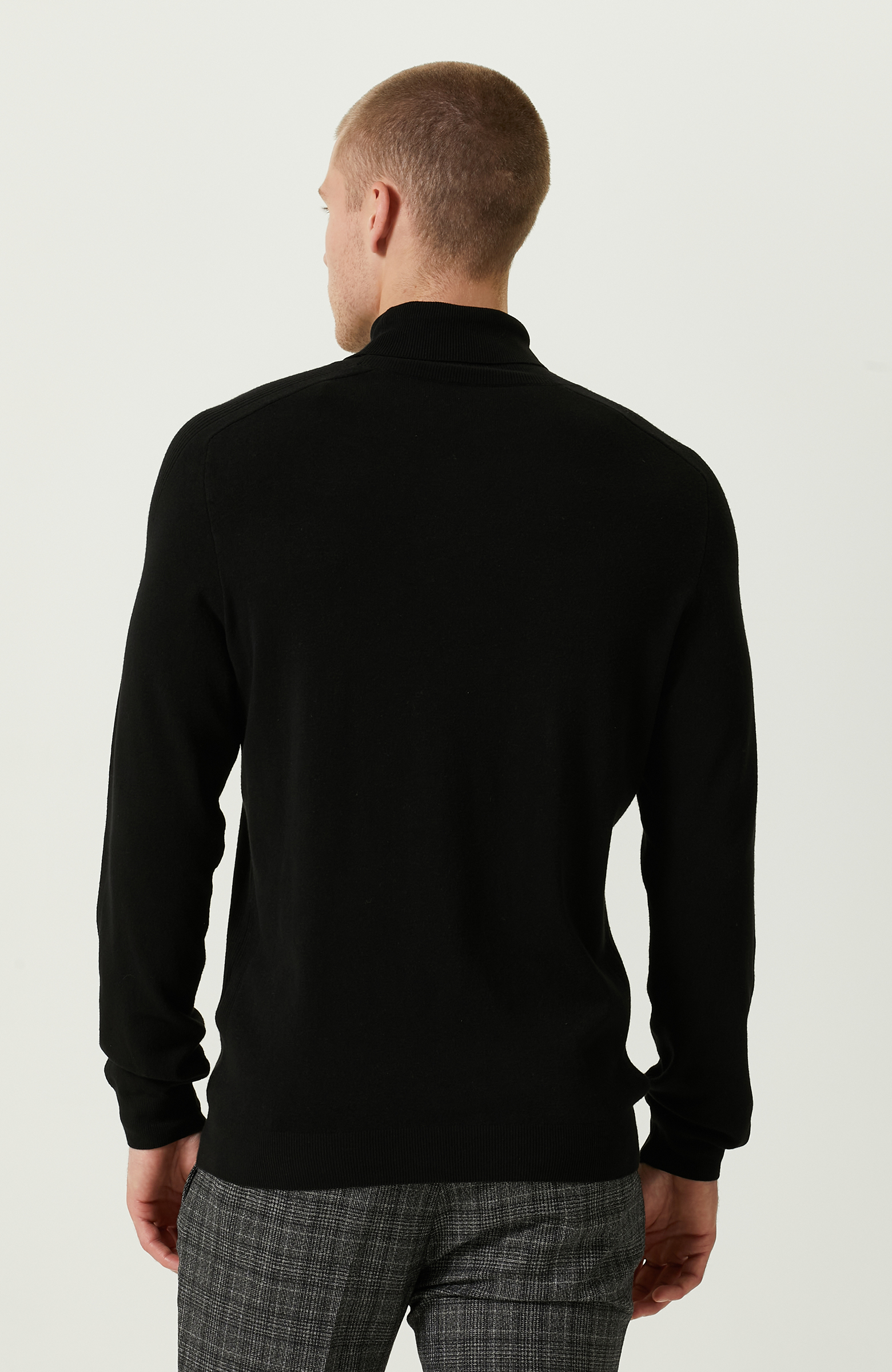 Siyah Balıkçı Yaka Triko Kazak