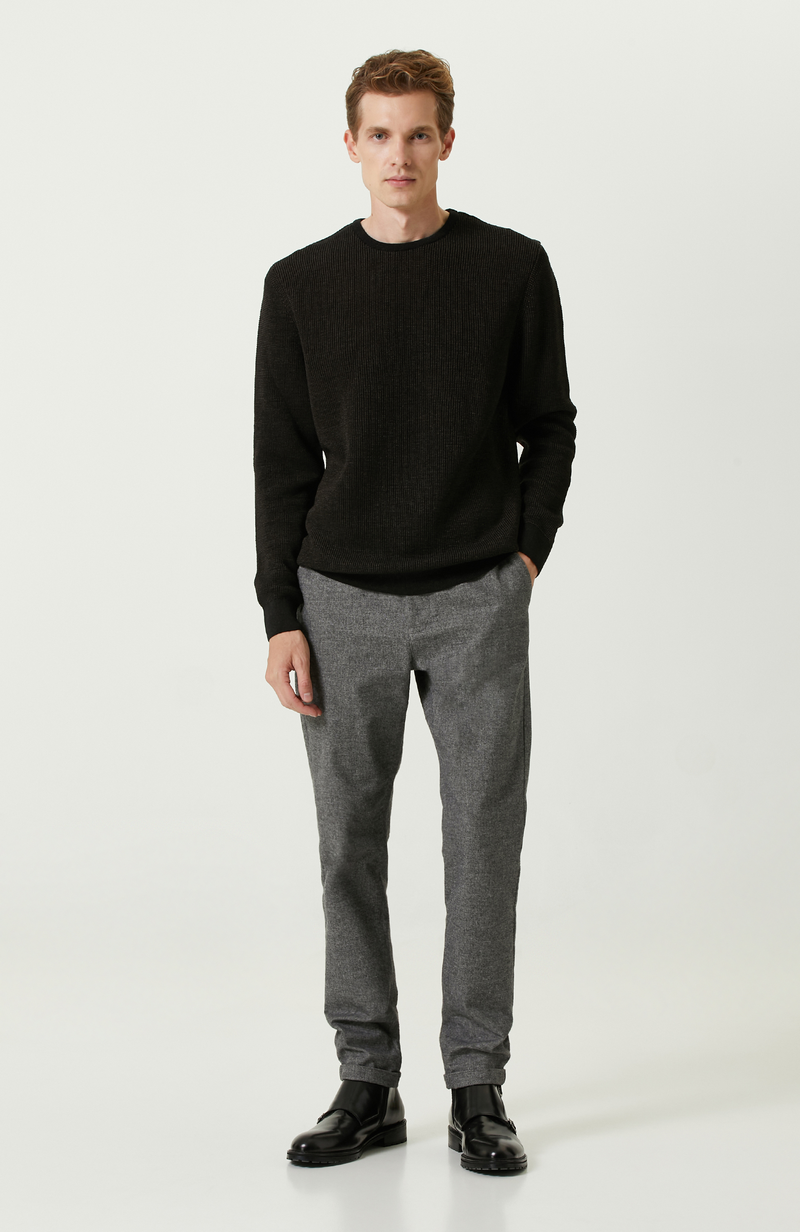 Siyah Jakarlı Triko Kazak