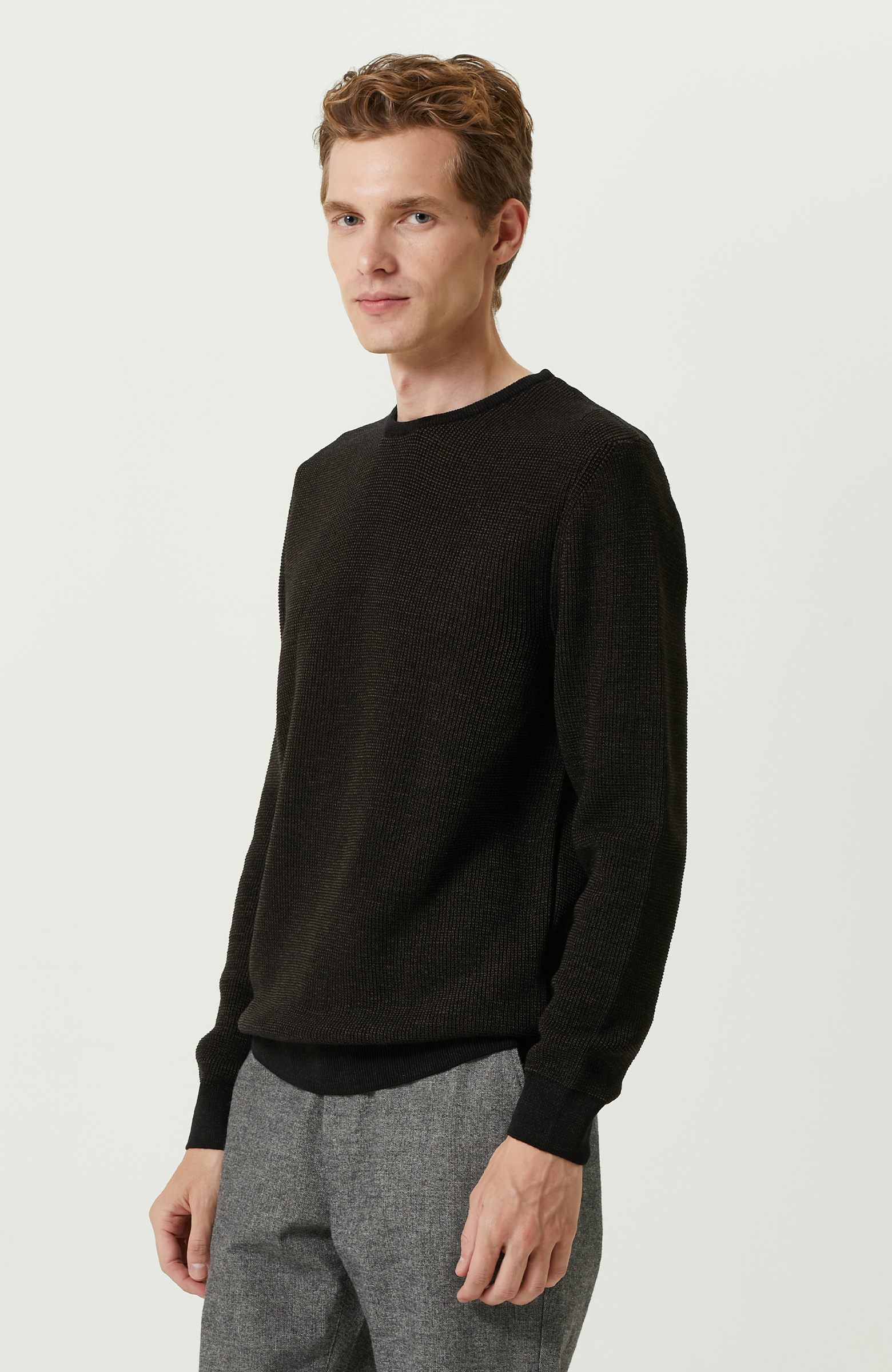 Siyah Jakarlı Triko Kazak