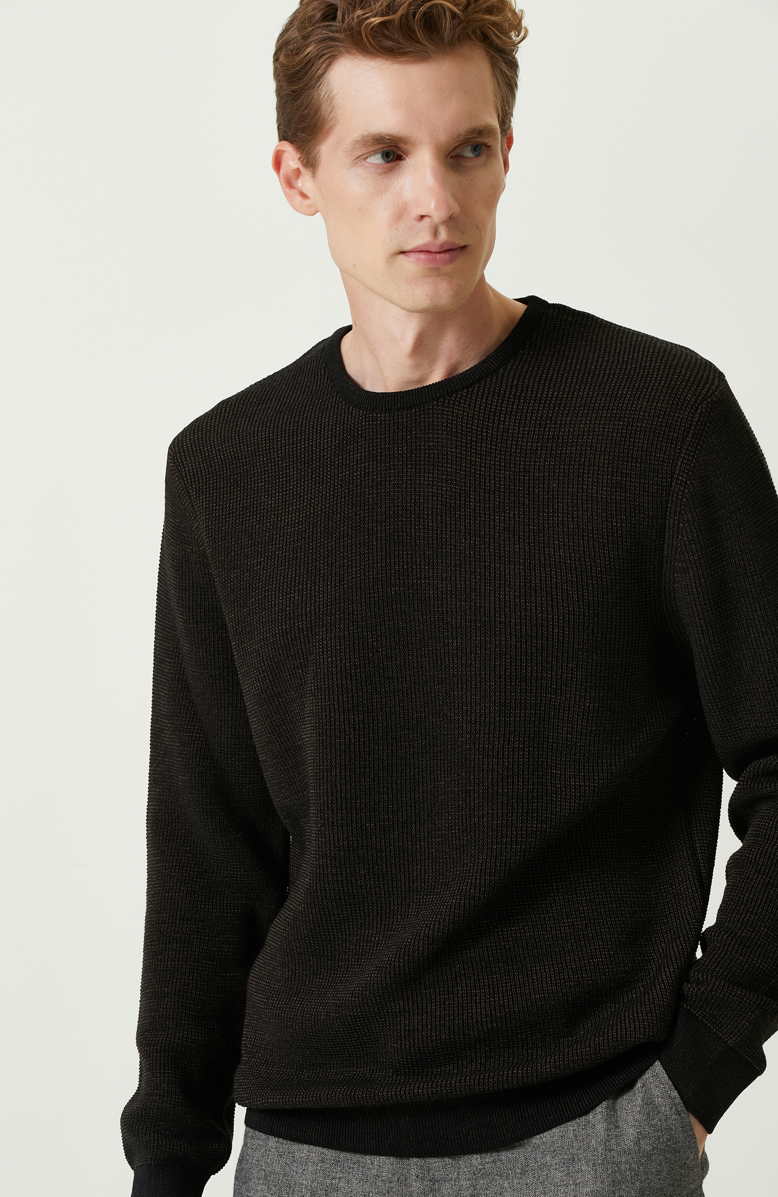 Siyah Jakarlı Triko Kazak