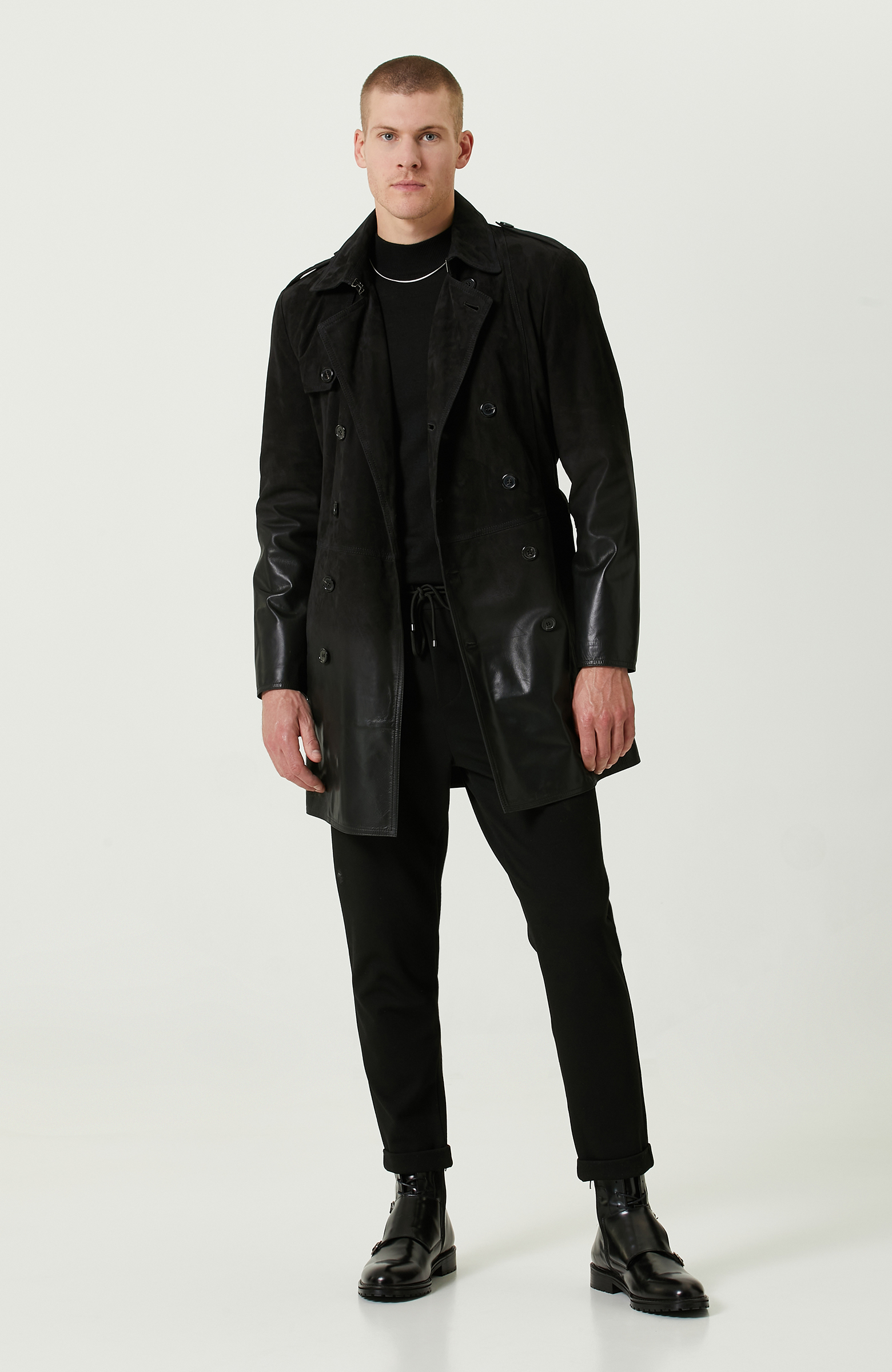 Yarım Balıkçı Yaka Siyah Triko Kazak