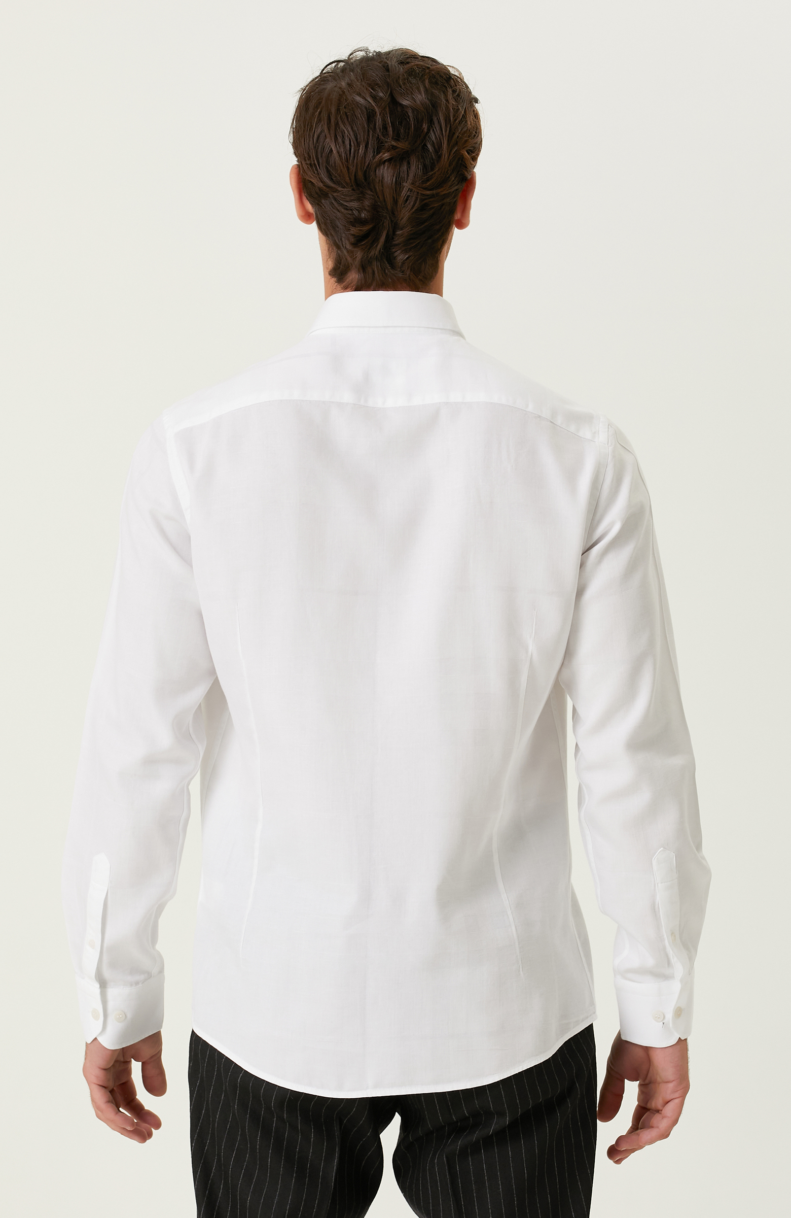 Beyaz Jakarlı Gömlek