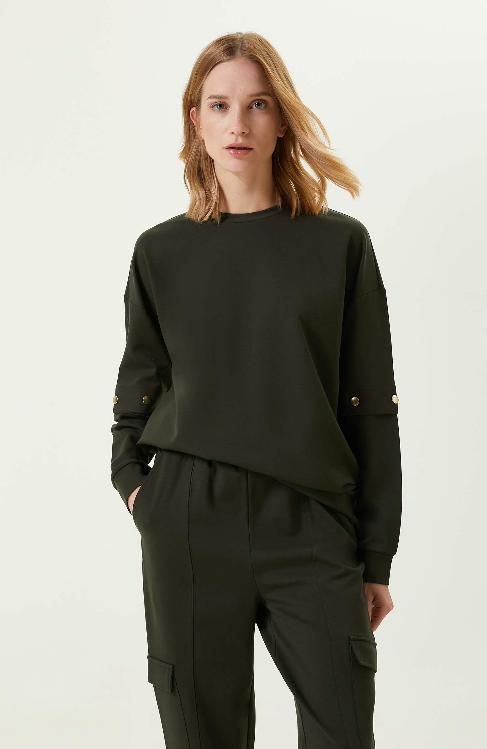 Haki Kolu Çıtçıt Detaylı Sweatshirt