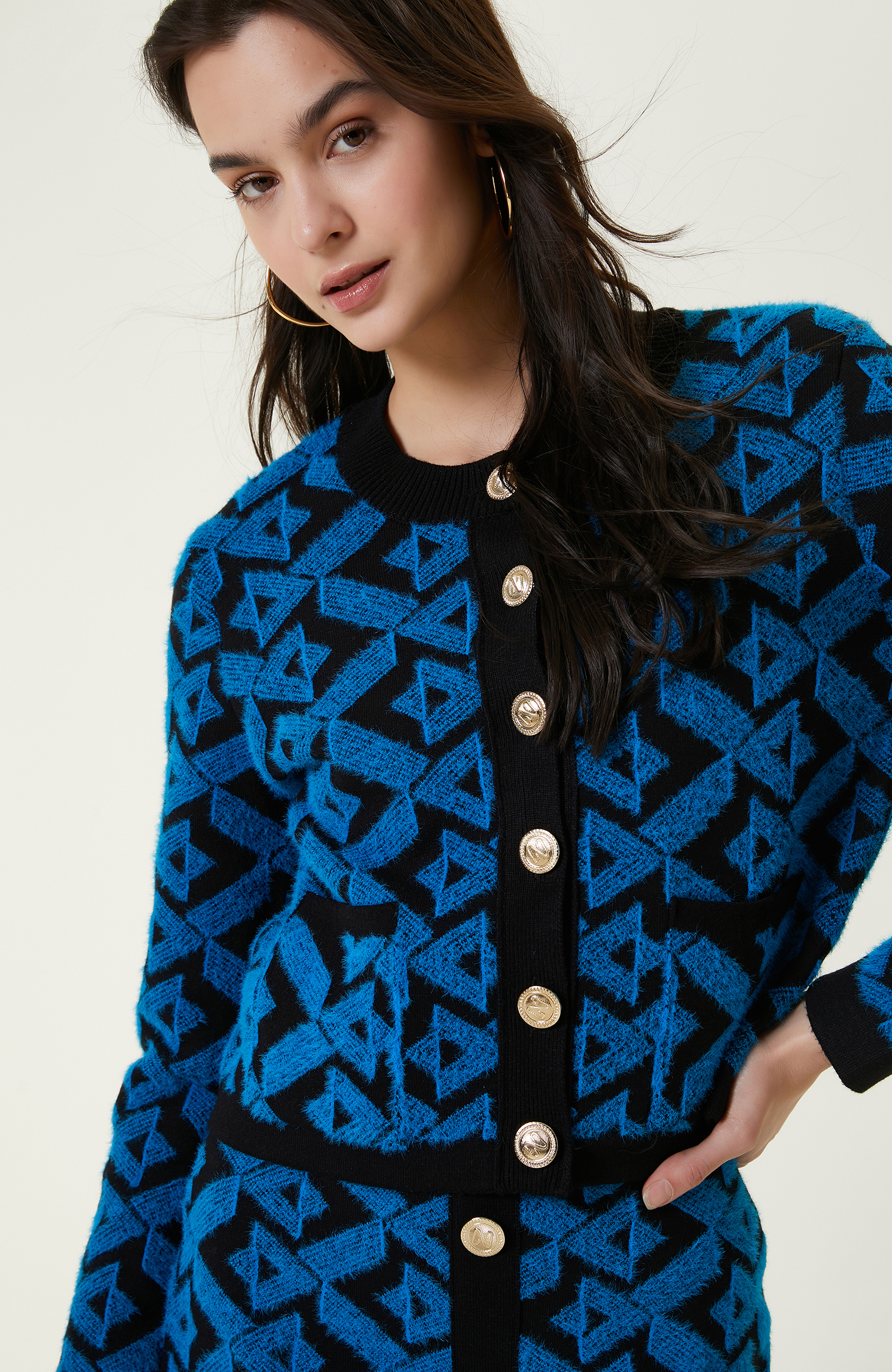 Siyah Mavi Desenli Bisiklet Yaka Triko Ceket