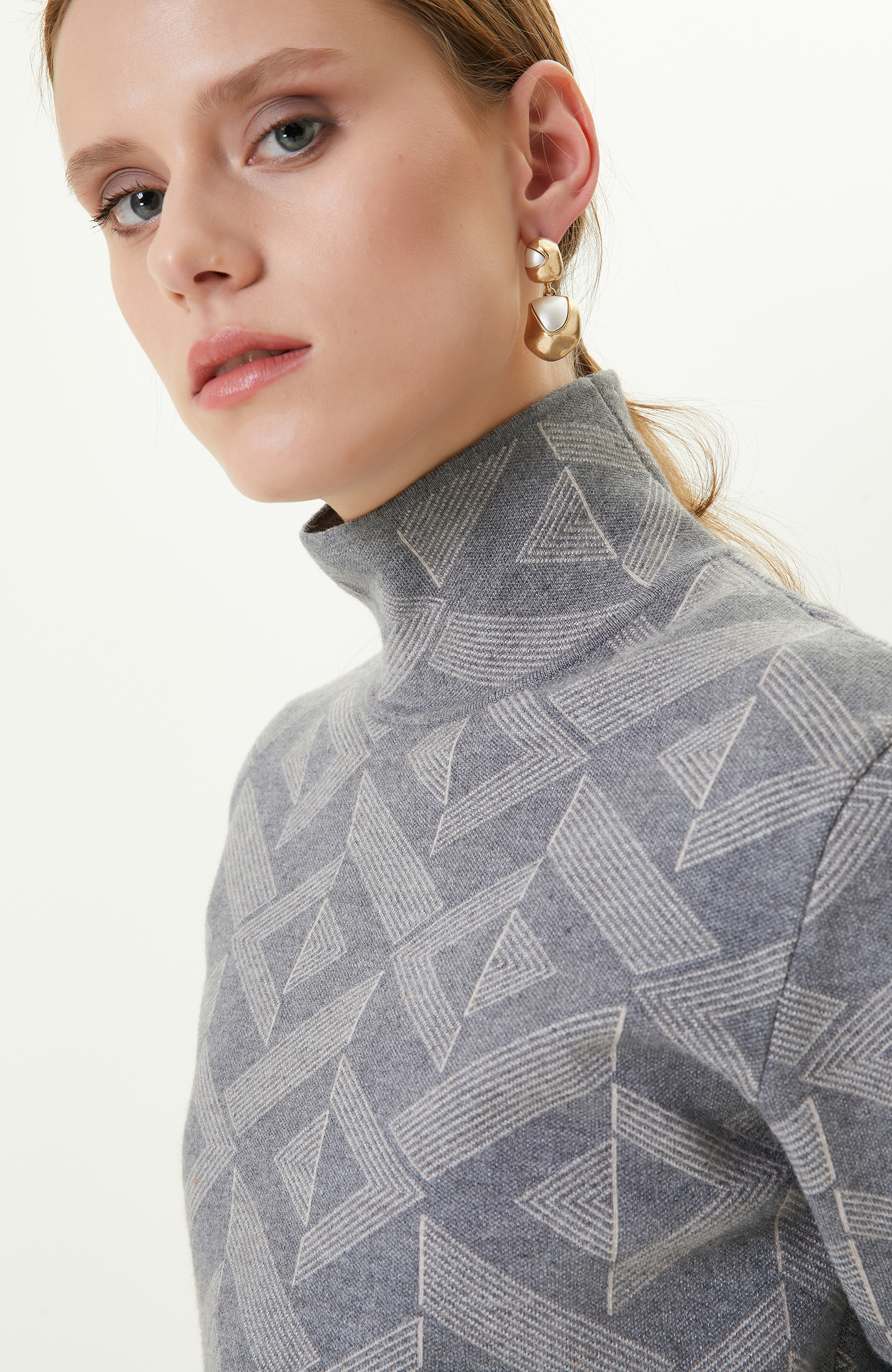 Gri Melanj Desenli Dik Yaka Triko Kazak