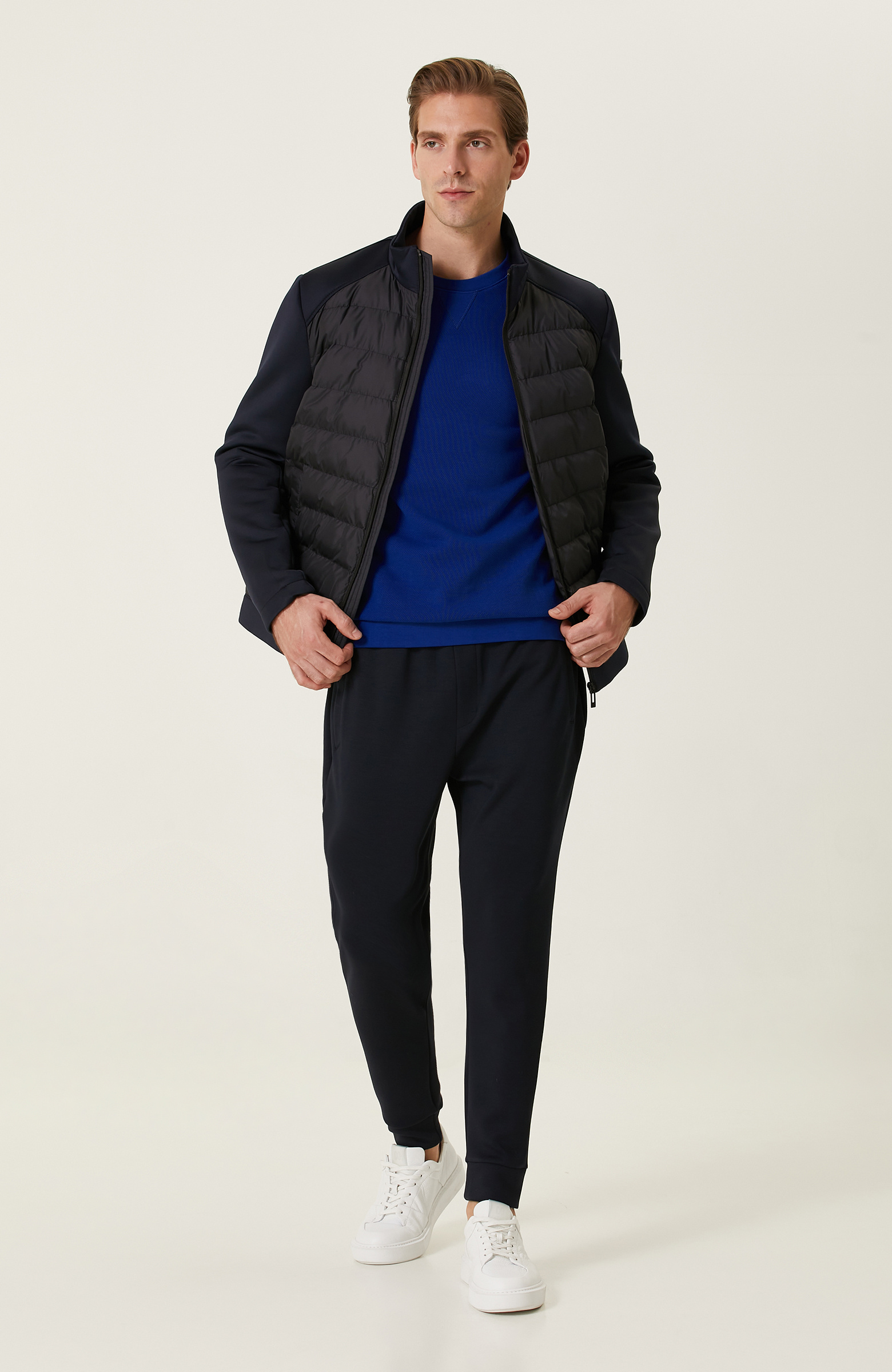 Saks Sweatshirt