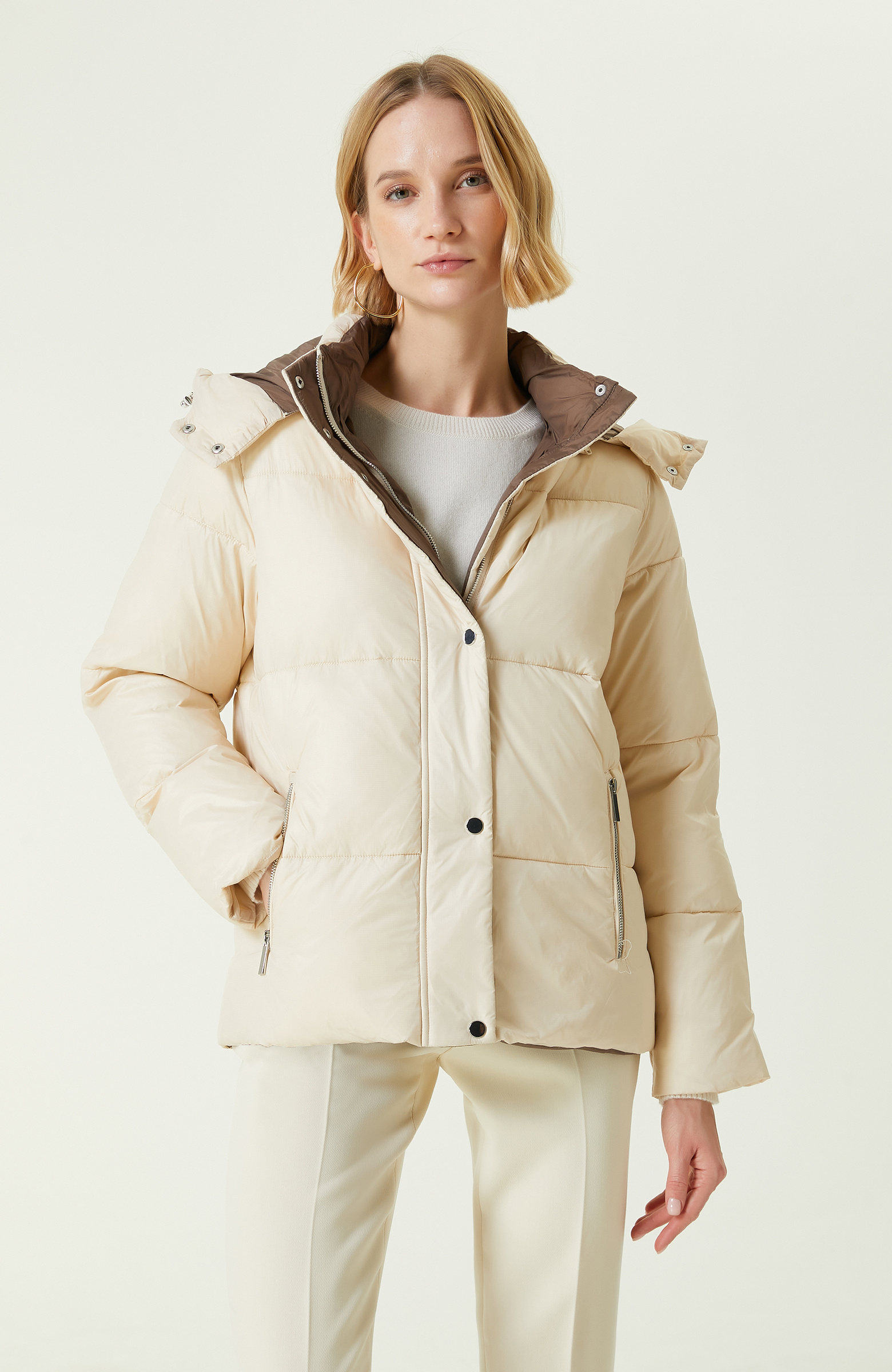 Bej Geniş Kapitone Mont