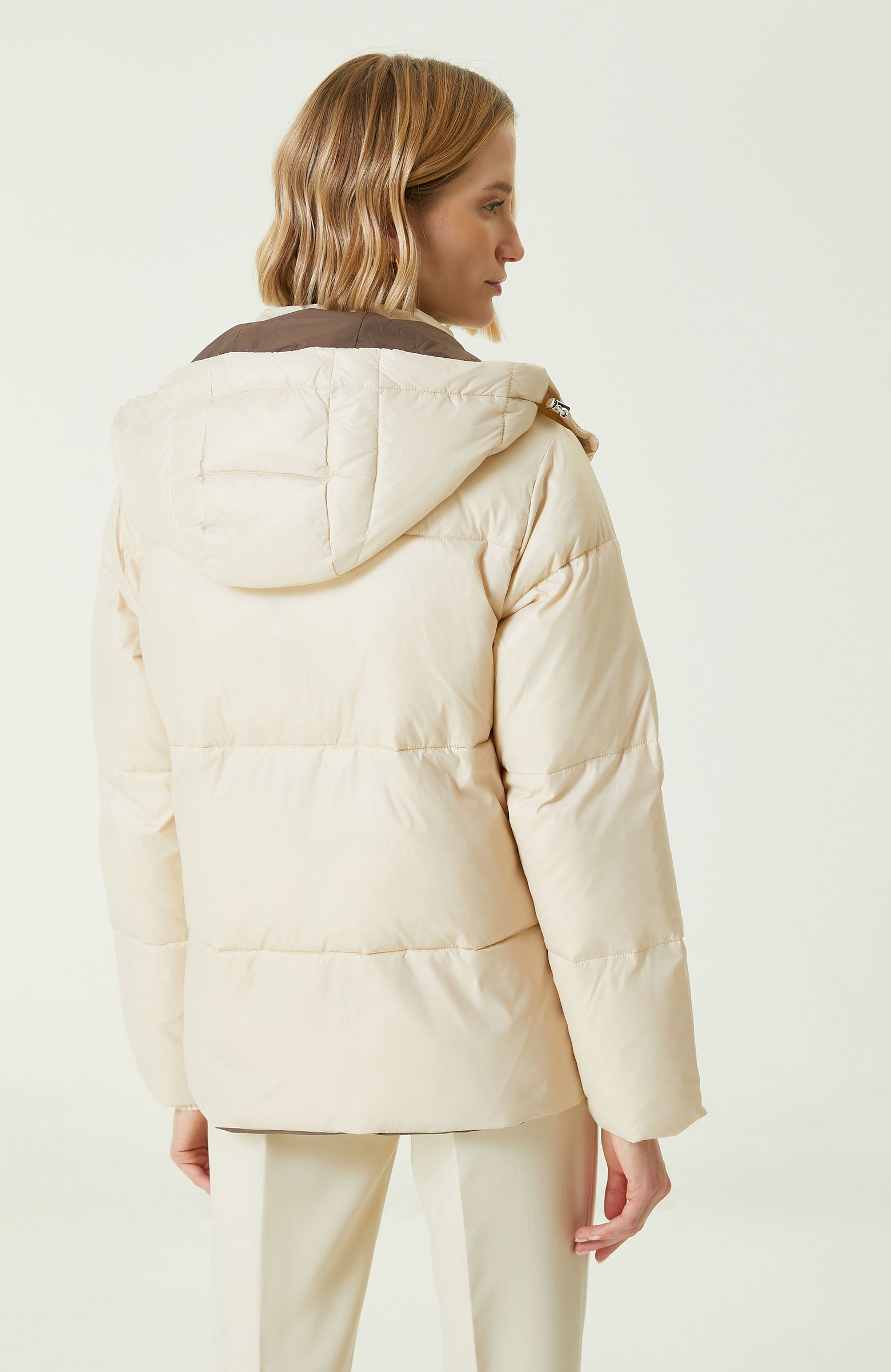 Bej Geniş Kapitone Mont