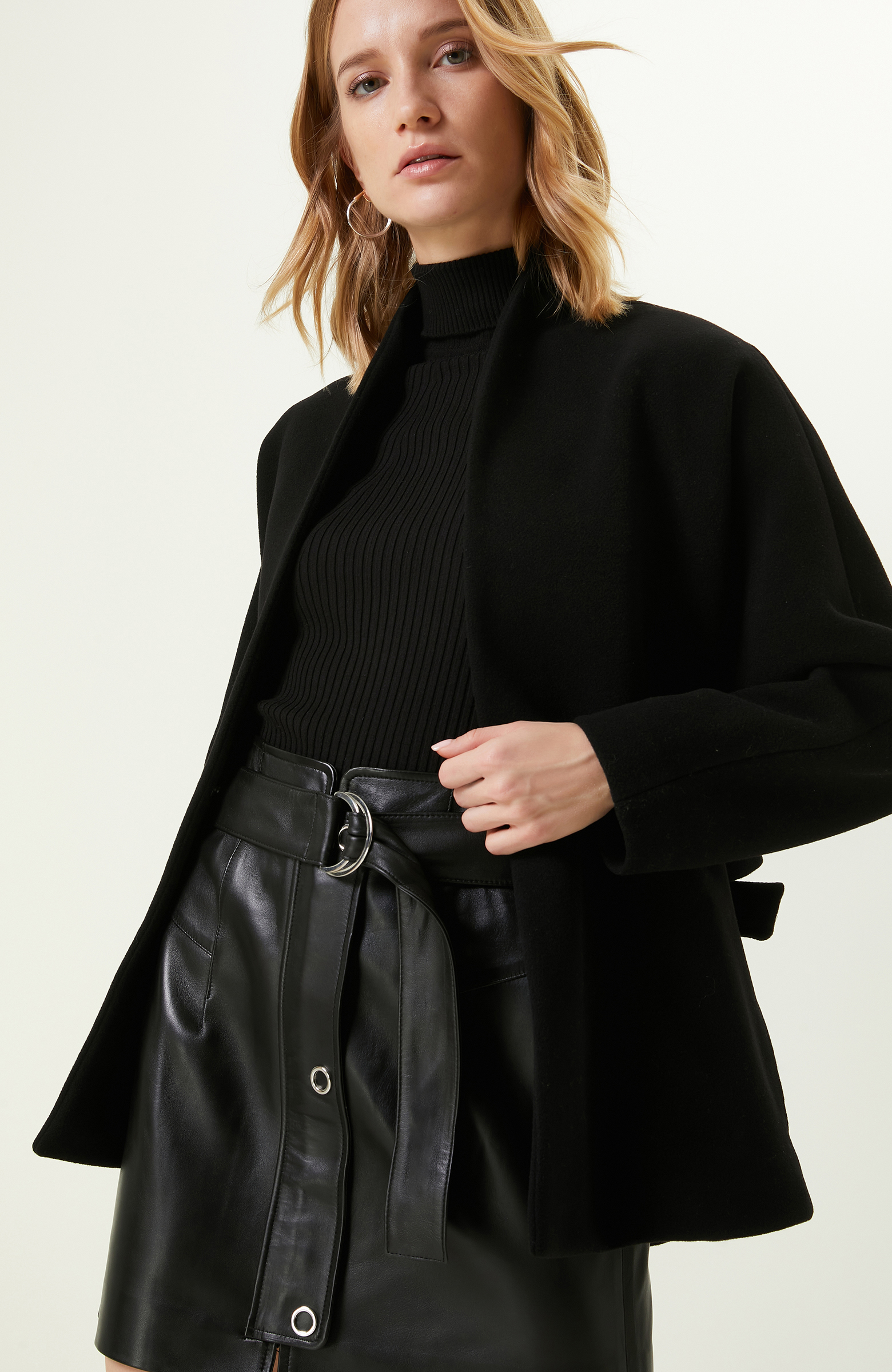 Siyah Deri Mini Etek