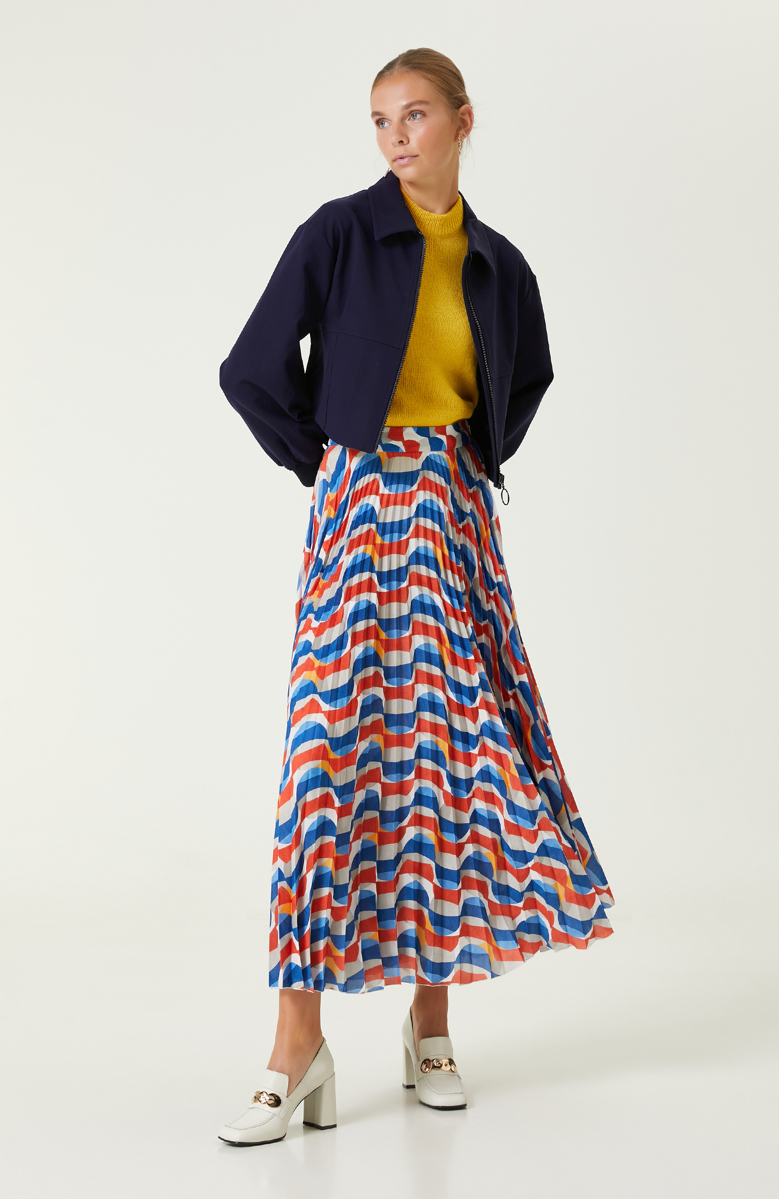 Sarı Dik Yaka Süveter