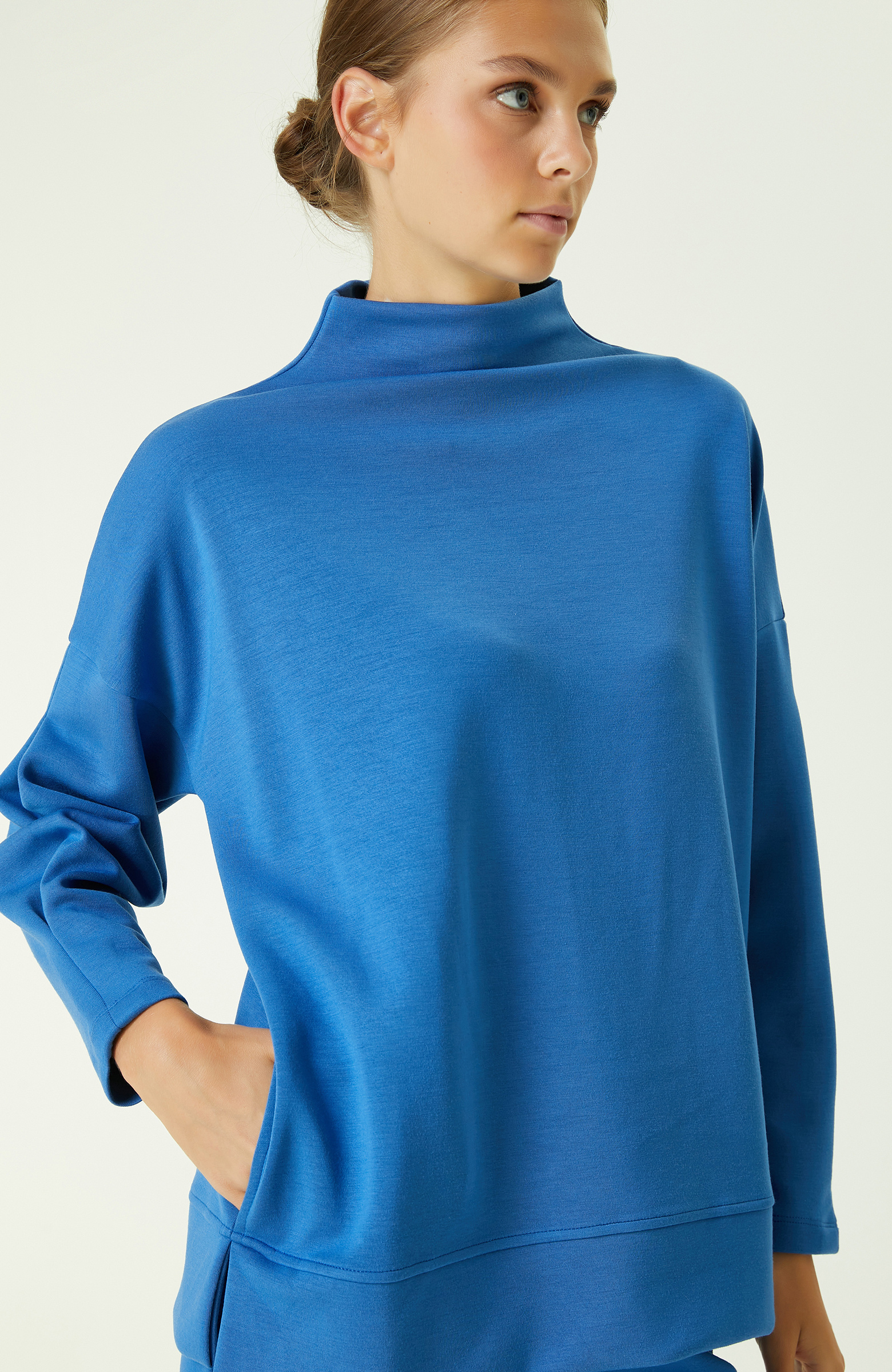 İndigo Dik Yaka Sweatshirt