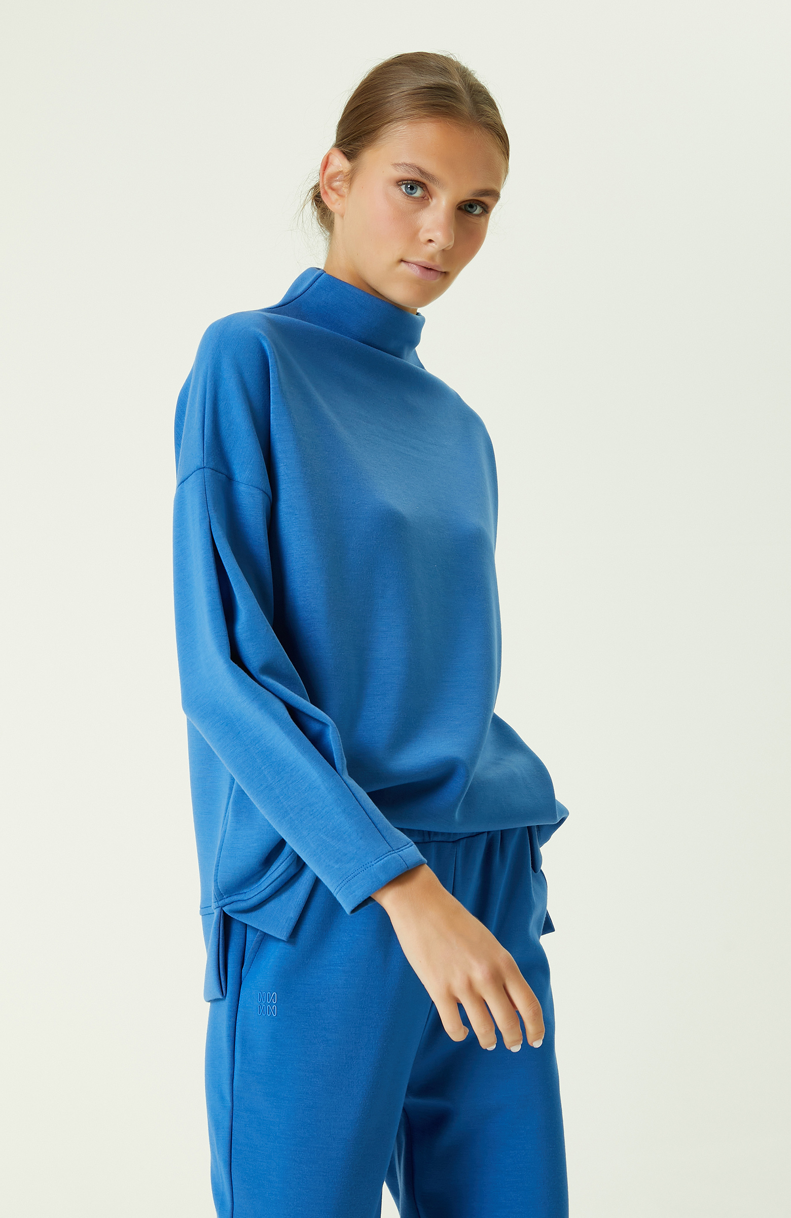 İndigo Dik Yaka Sweatshirt