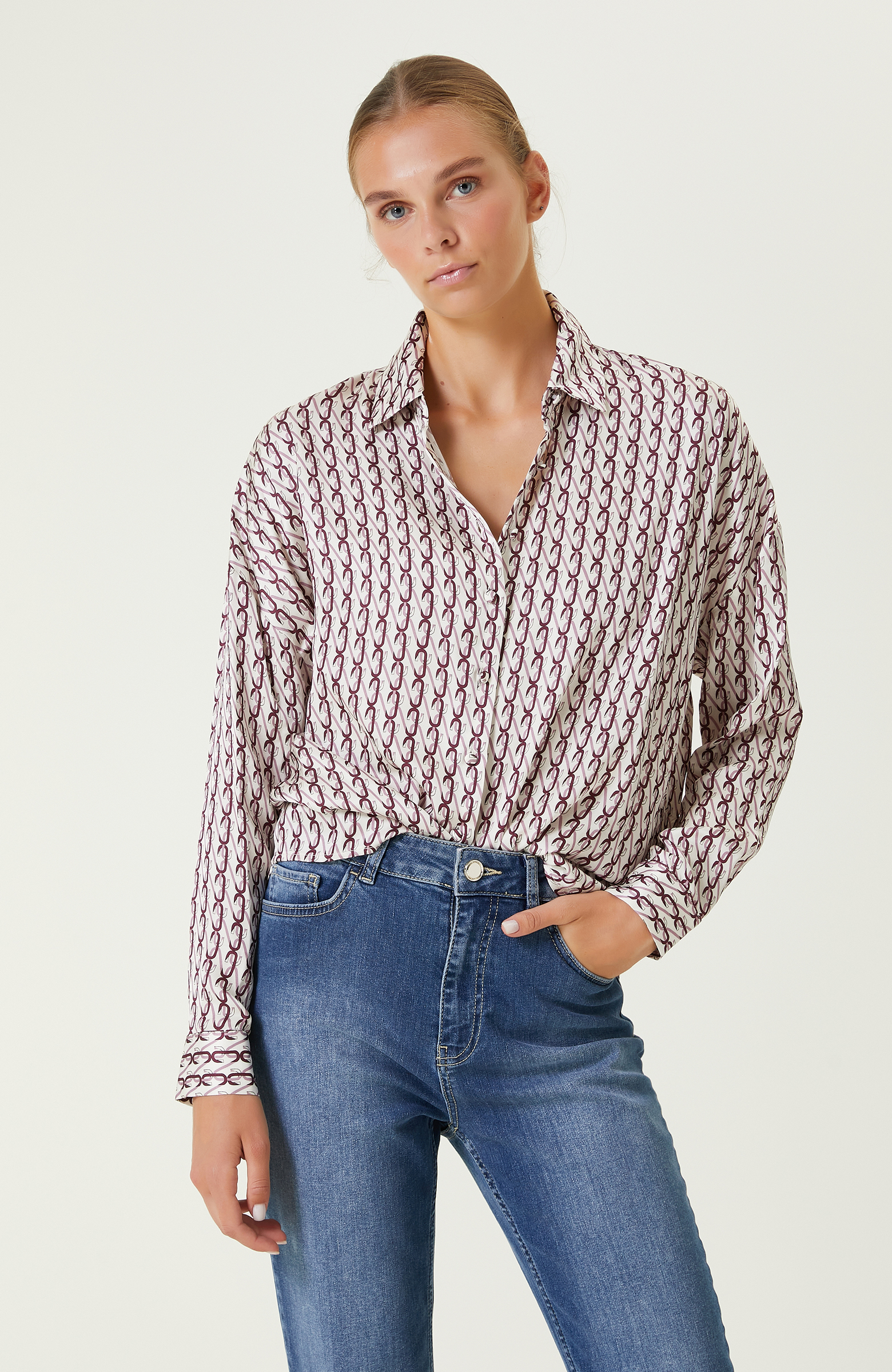 Ekru Bordo Logo Desenli Gömlek