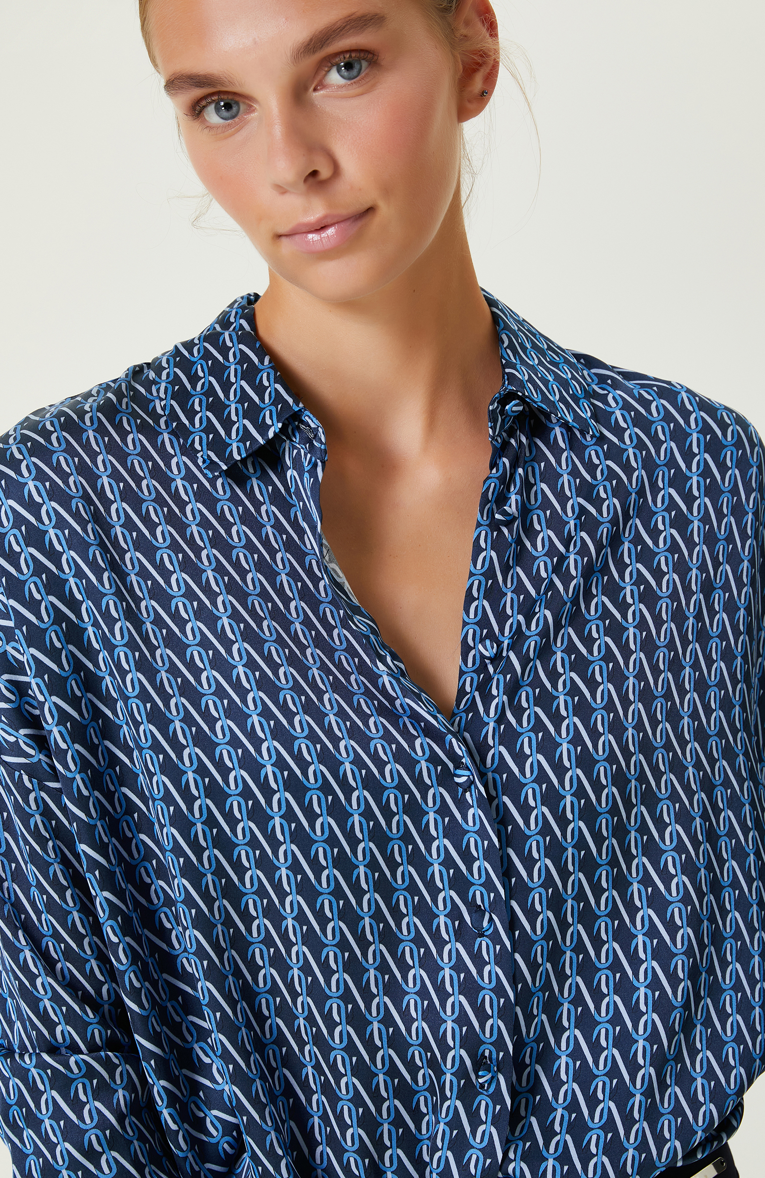 Lacivert Mavi Logo Desenli Gömlek
