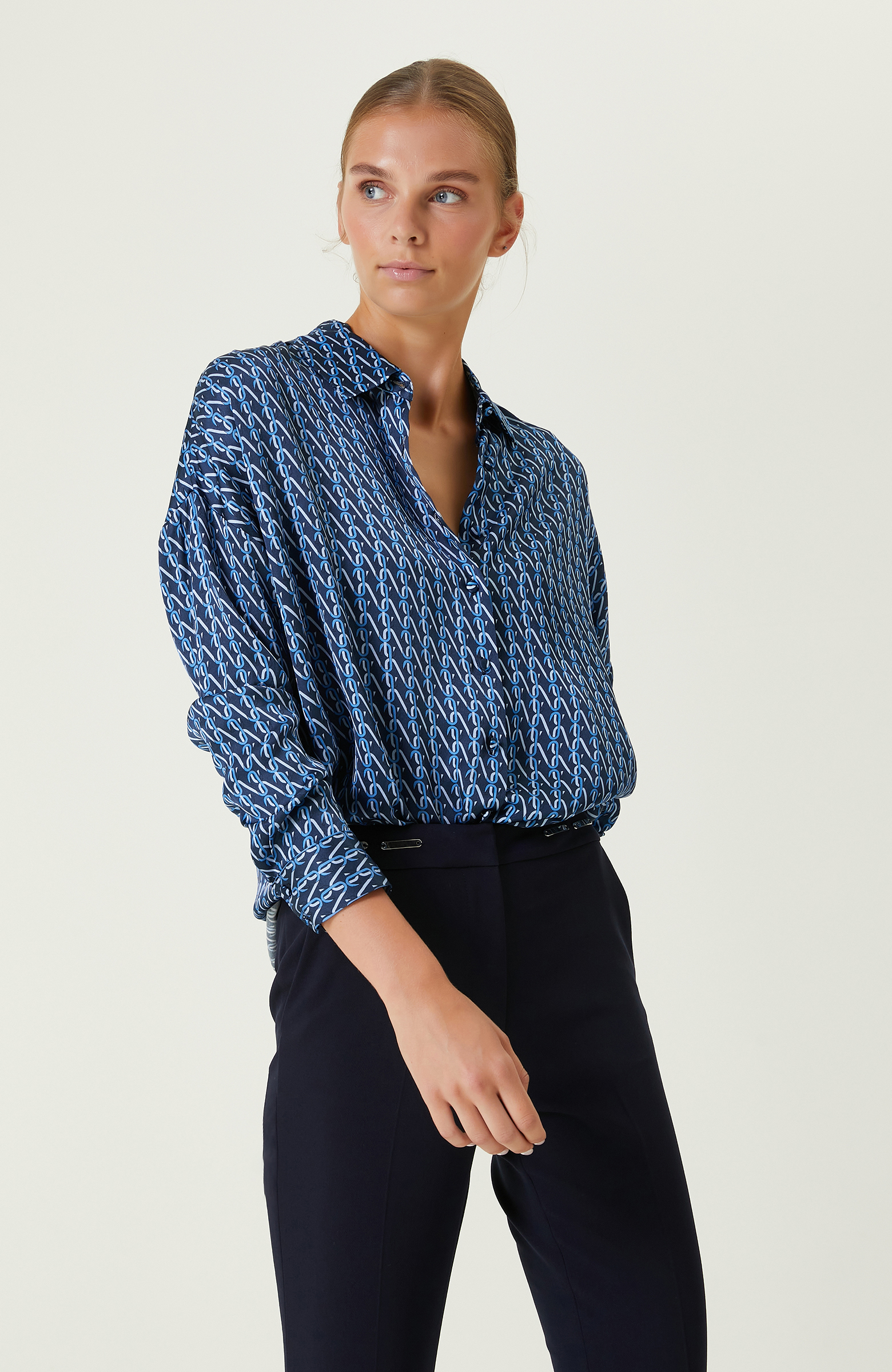 Lacivert Mavi Logo Desenli Gömlek