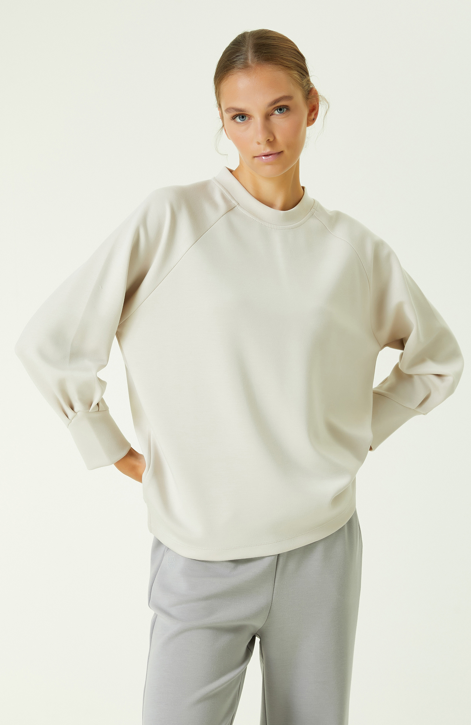 Bej Bisiklet Yaka Sweatshirt