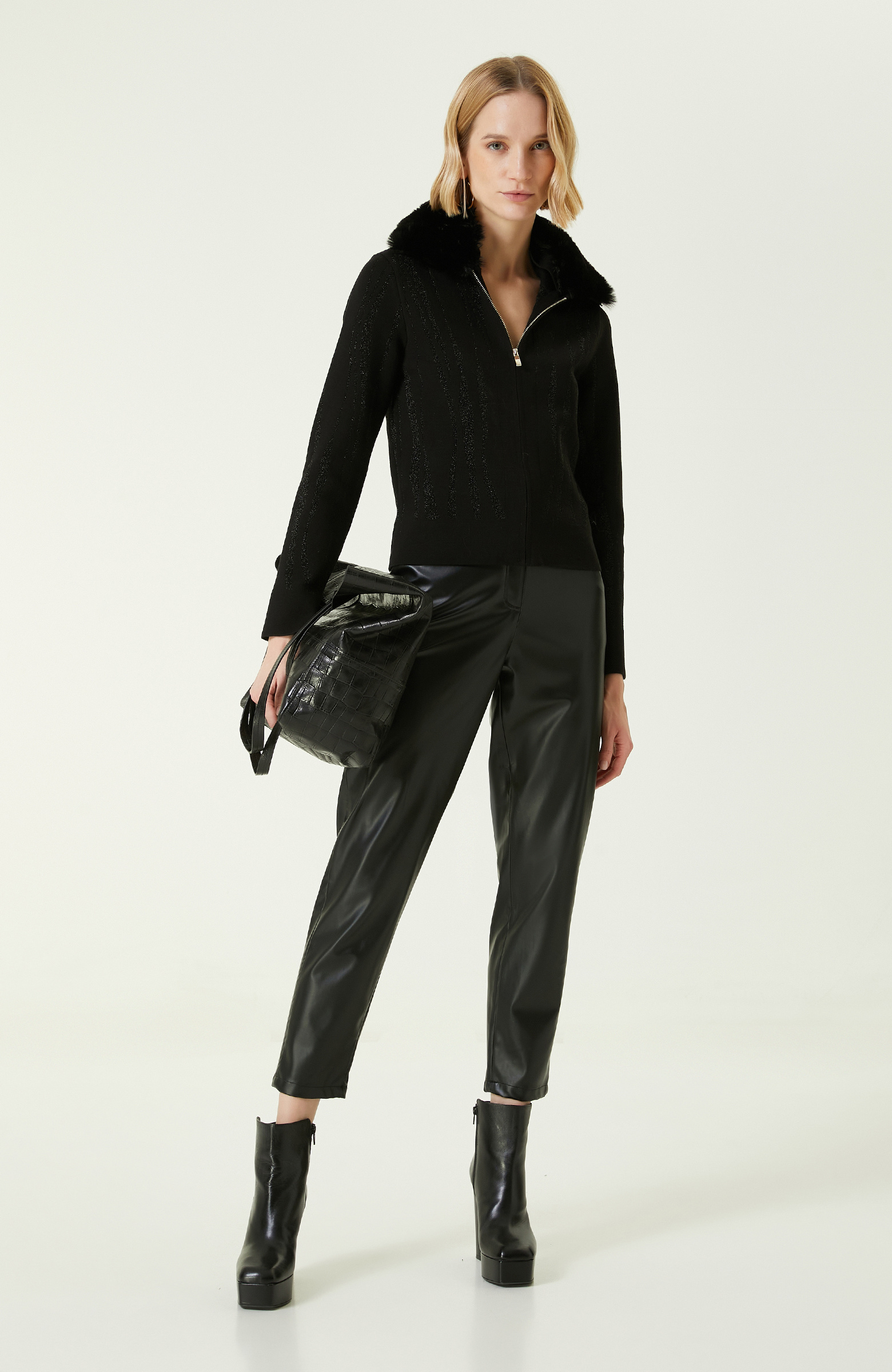 Siyah Jakarlı Hırka