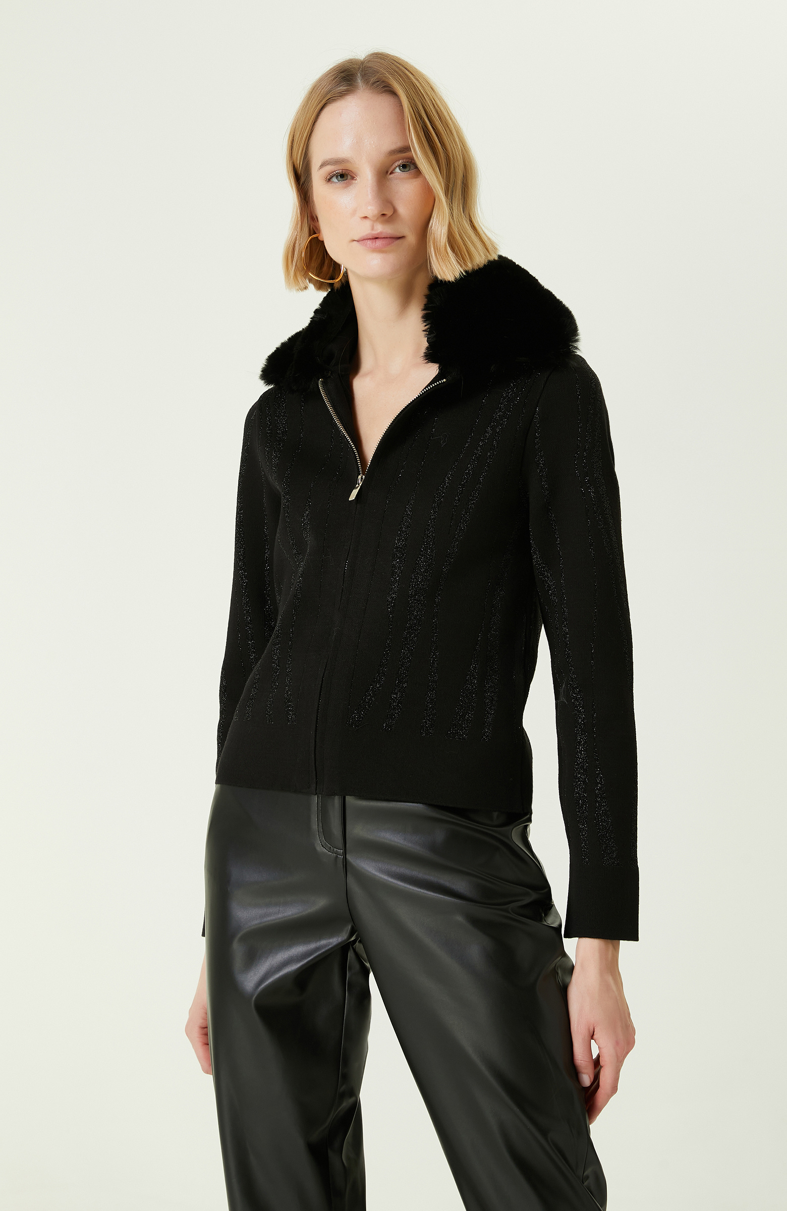 Siyah Jakarlı Hırka