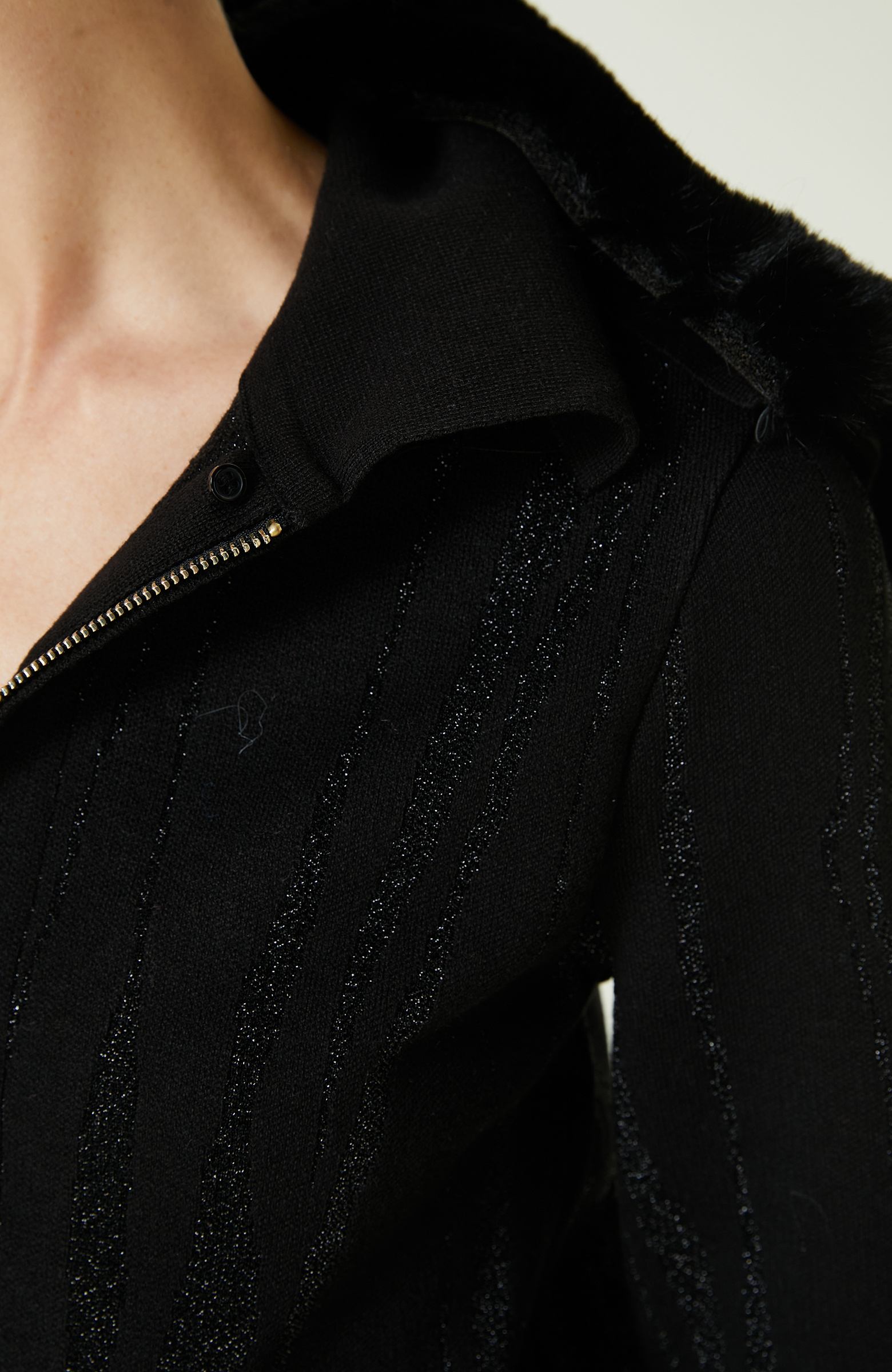 Siyah Jakarlı Hırka