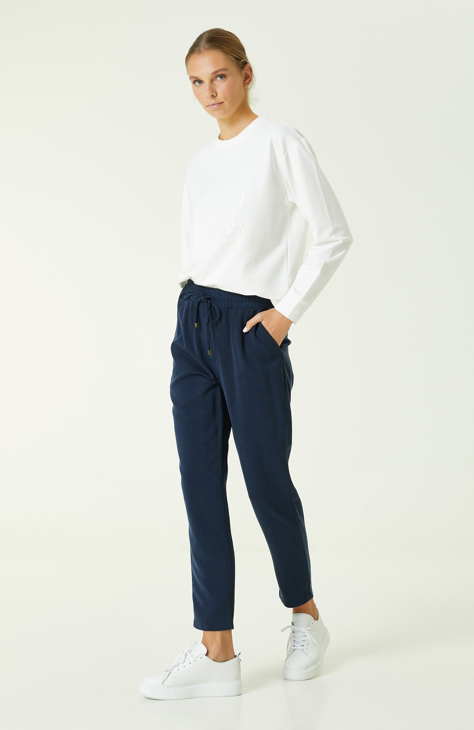 Ekru Payet İşlemeli Sweatshirt