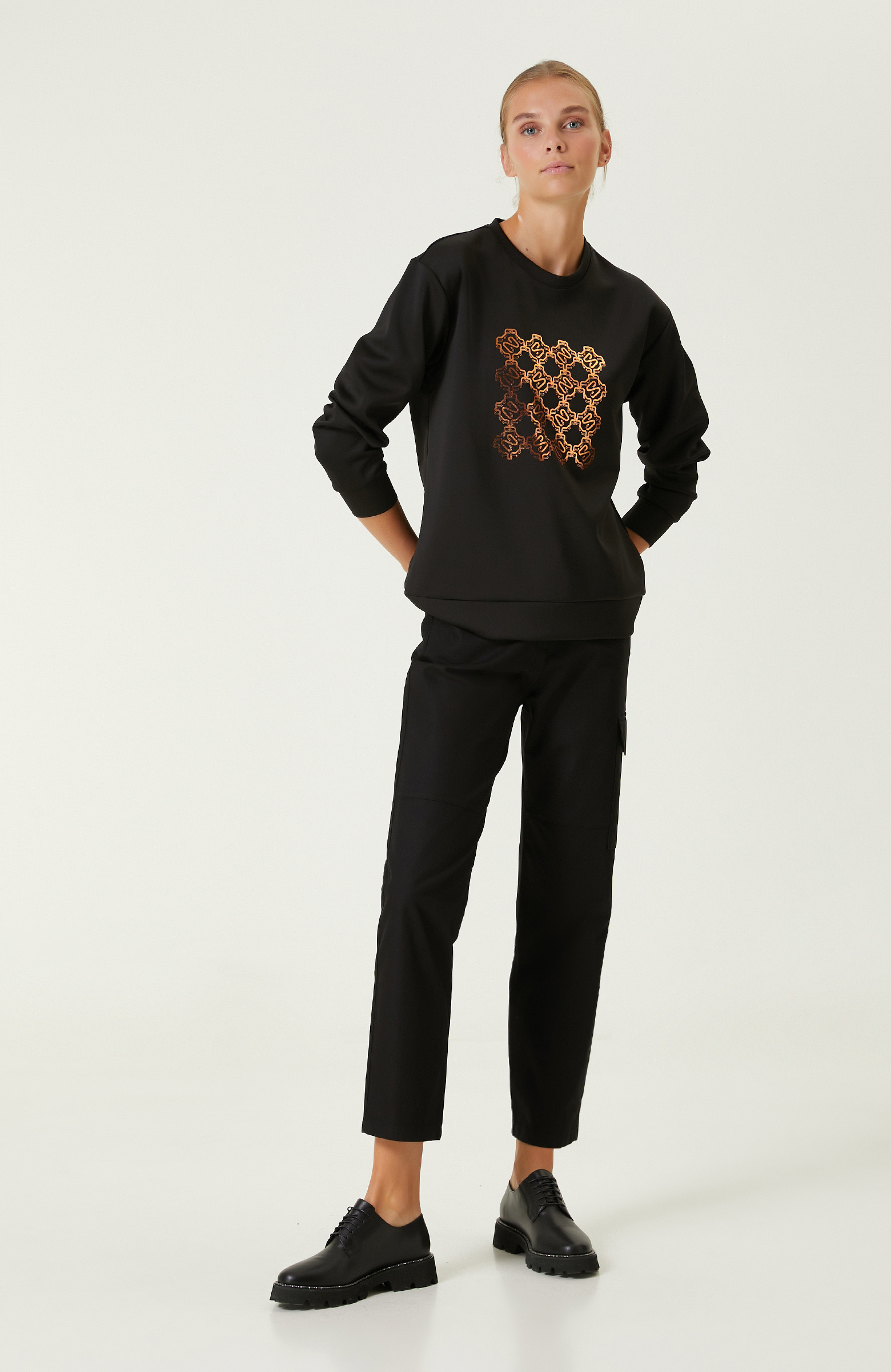 SWEATSHIRT