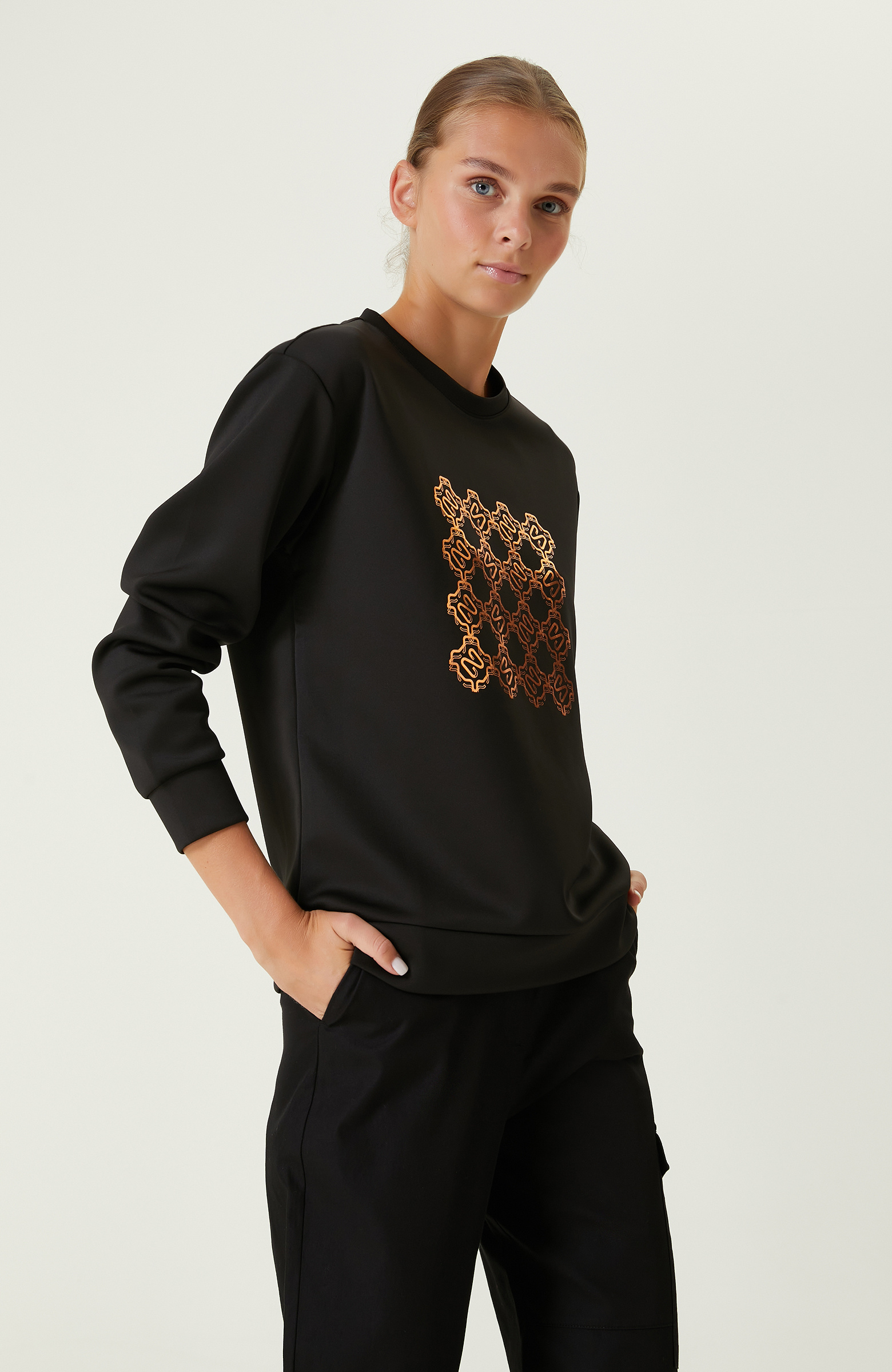 SWEATSHIRT